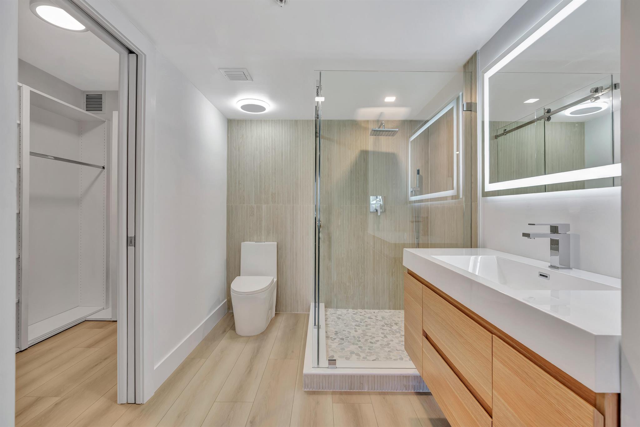 501 Seafarer Circle 204