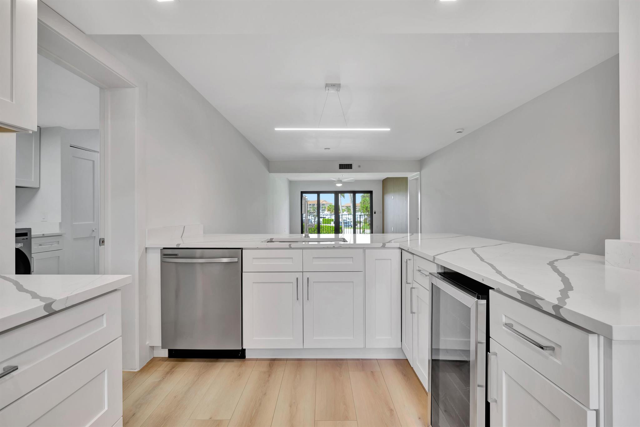 501 Seafarer Circle 204