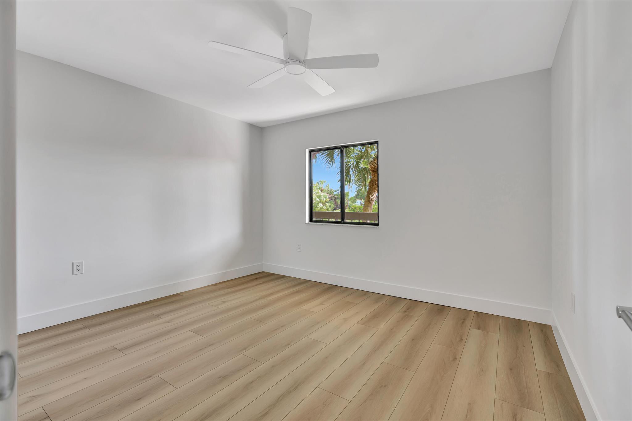 501 Seafarer Circle 204