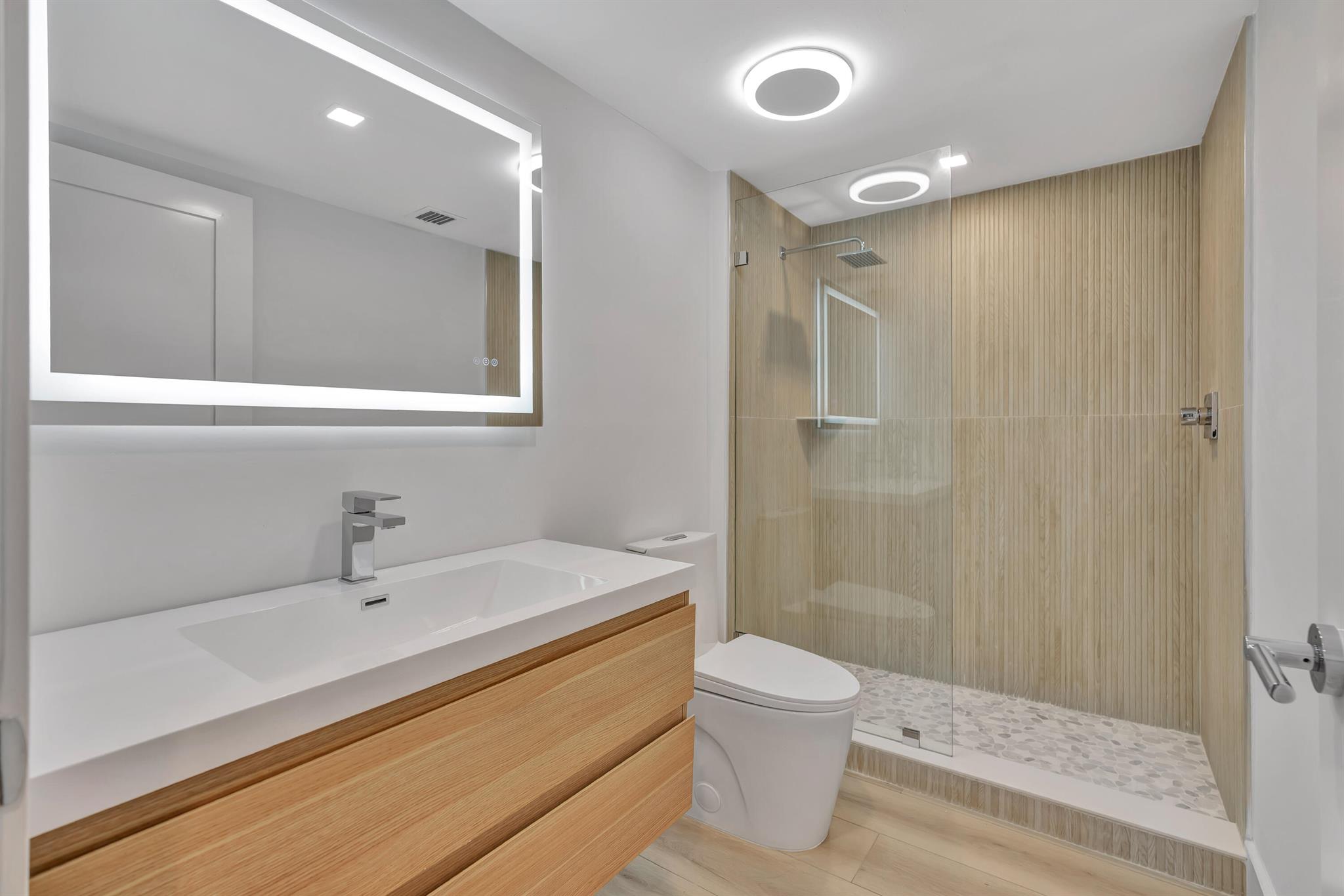 501 Seafarer Circle 204