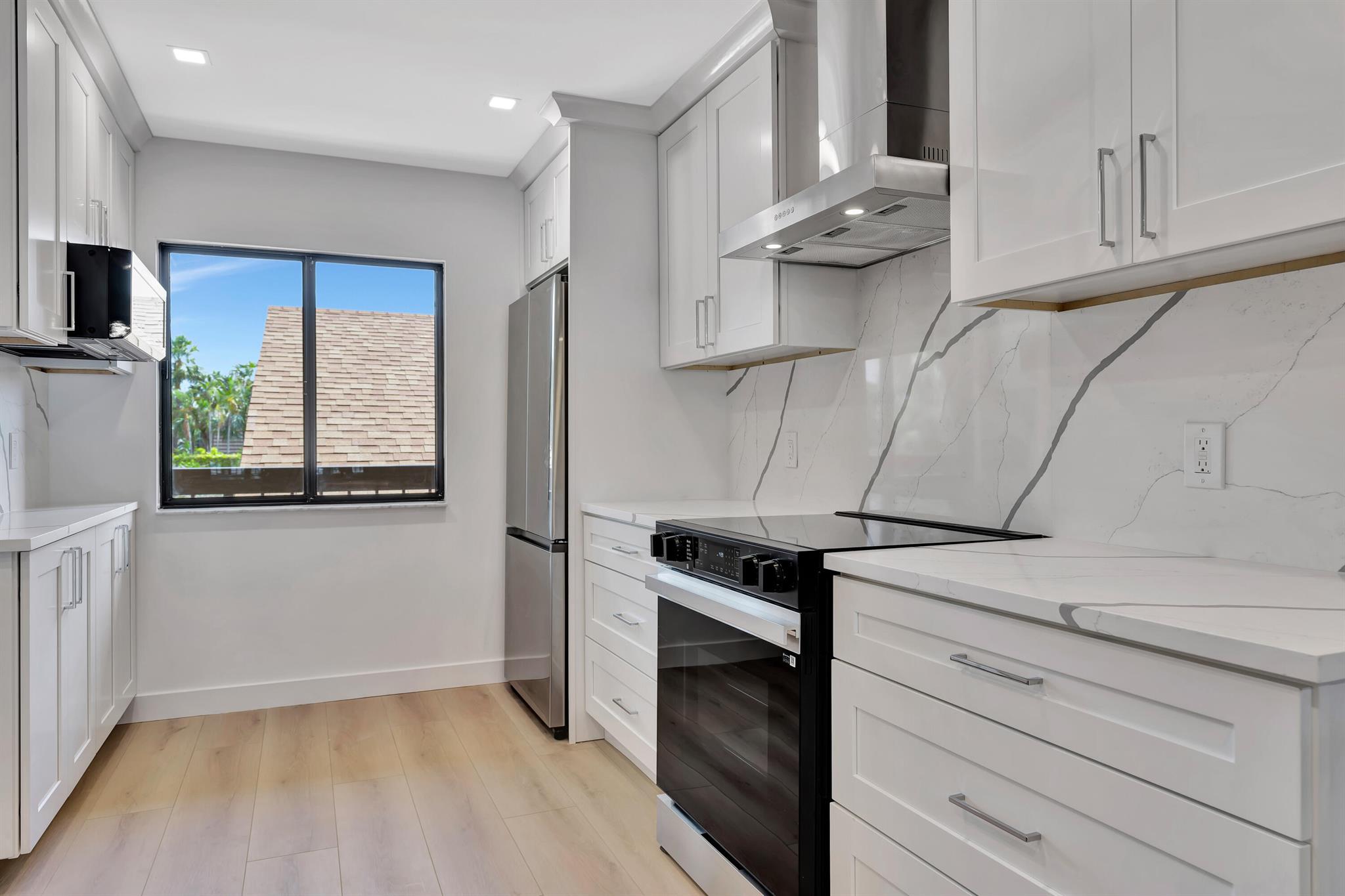 501 Seafarer Circle 204