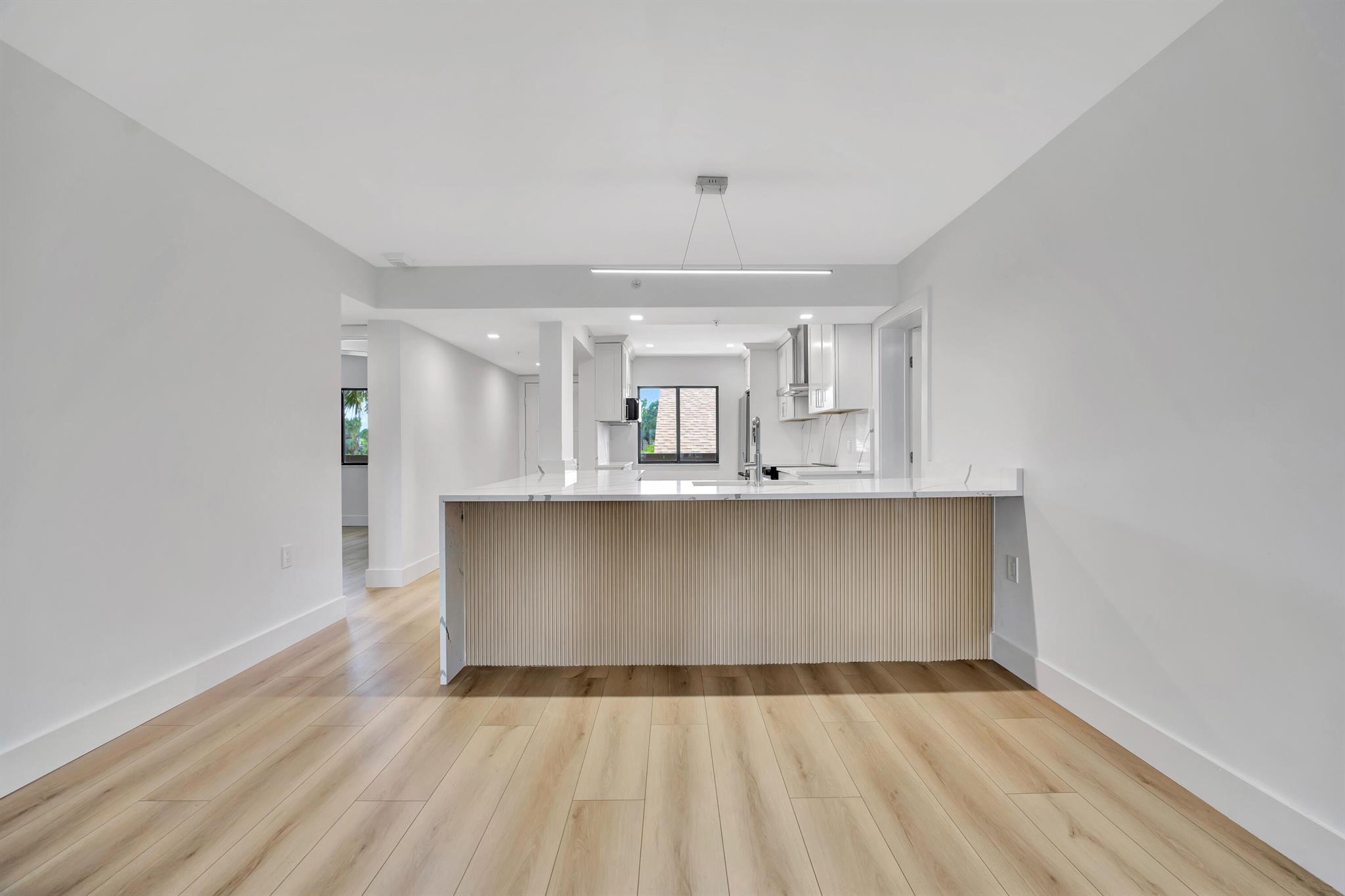 501 Seafarer Circle 204