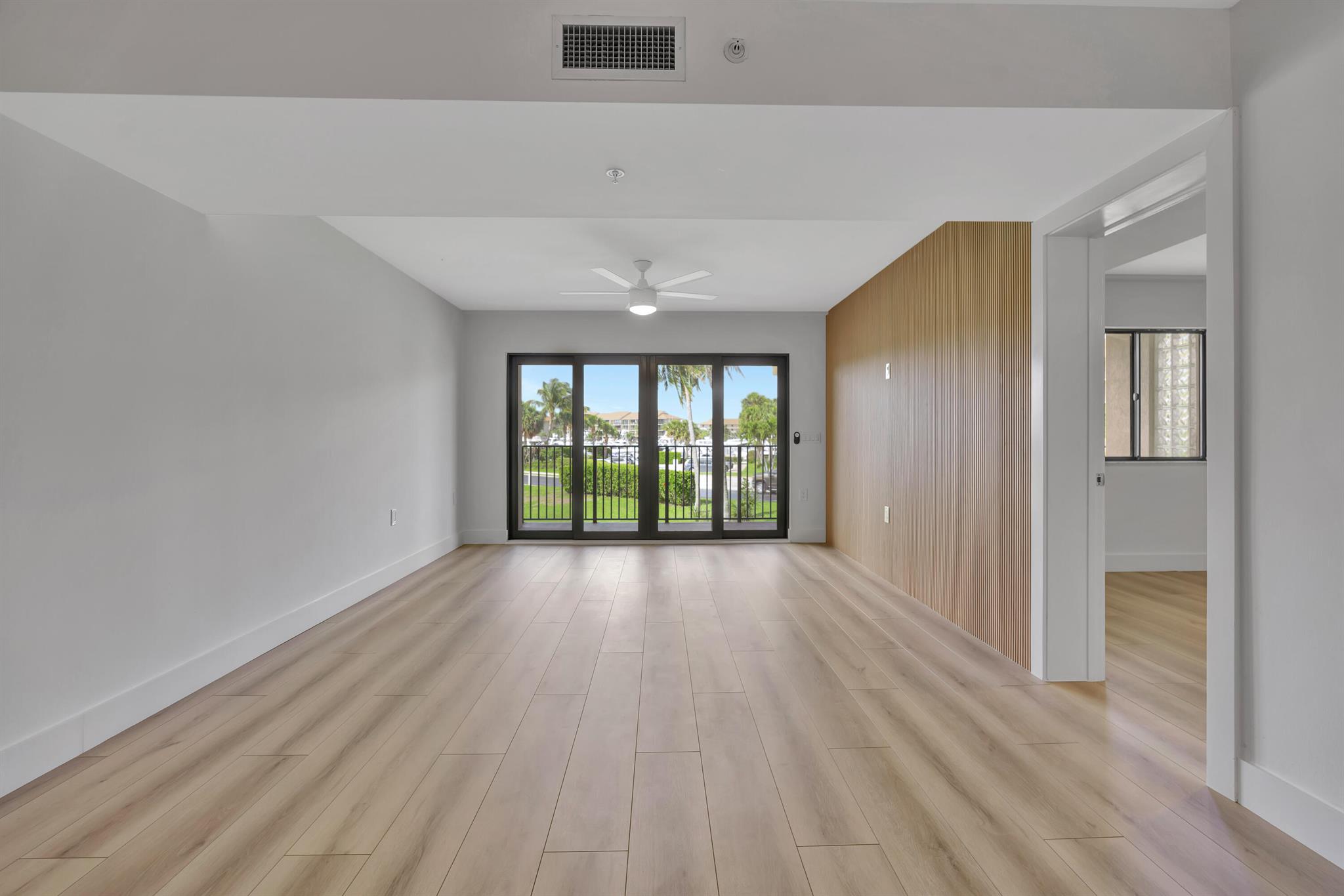 501 Seafarer Circle 204