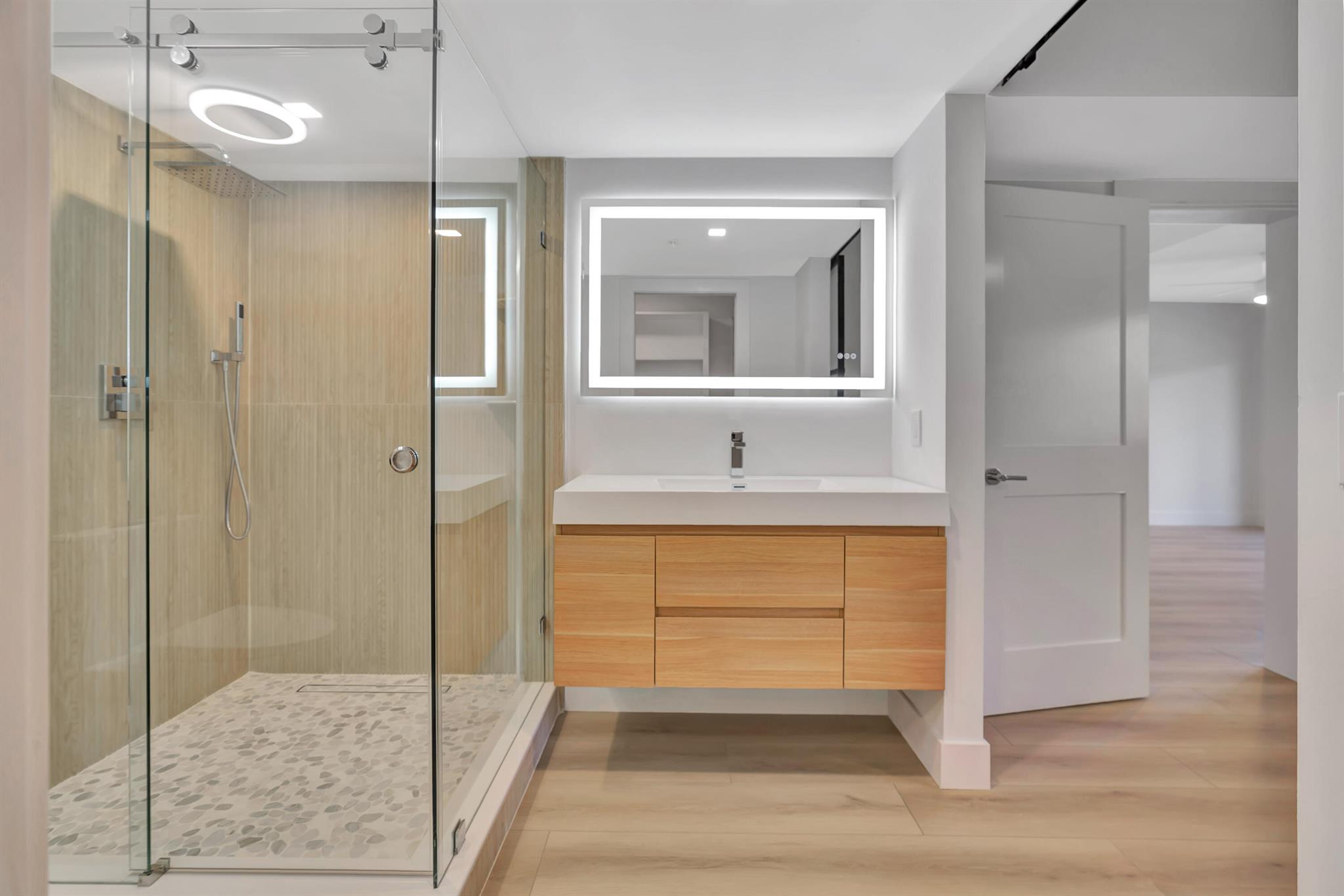 501 Seafarer Circle 204