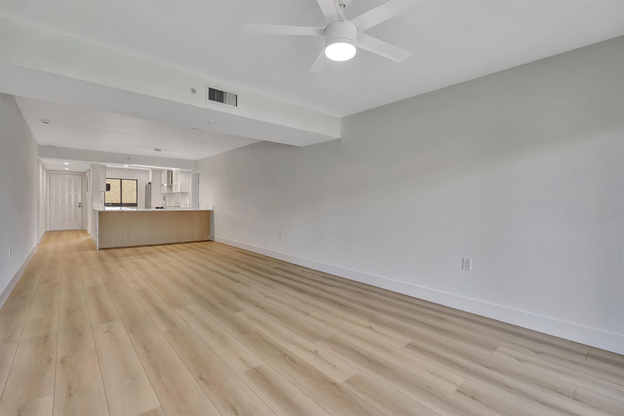 501 Seafarer Circle 204