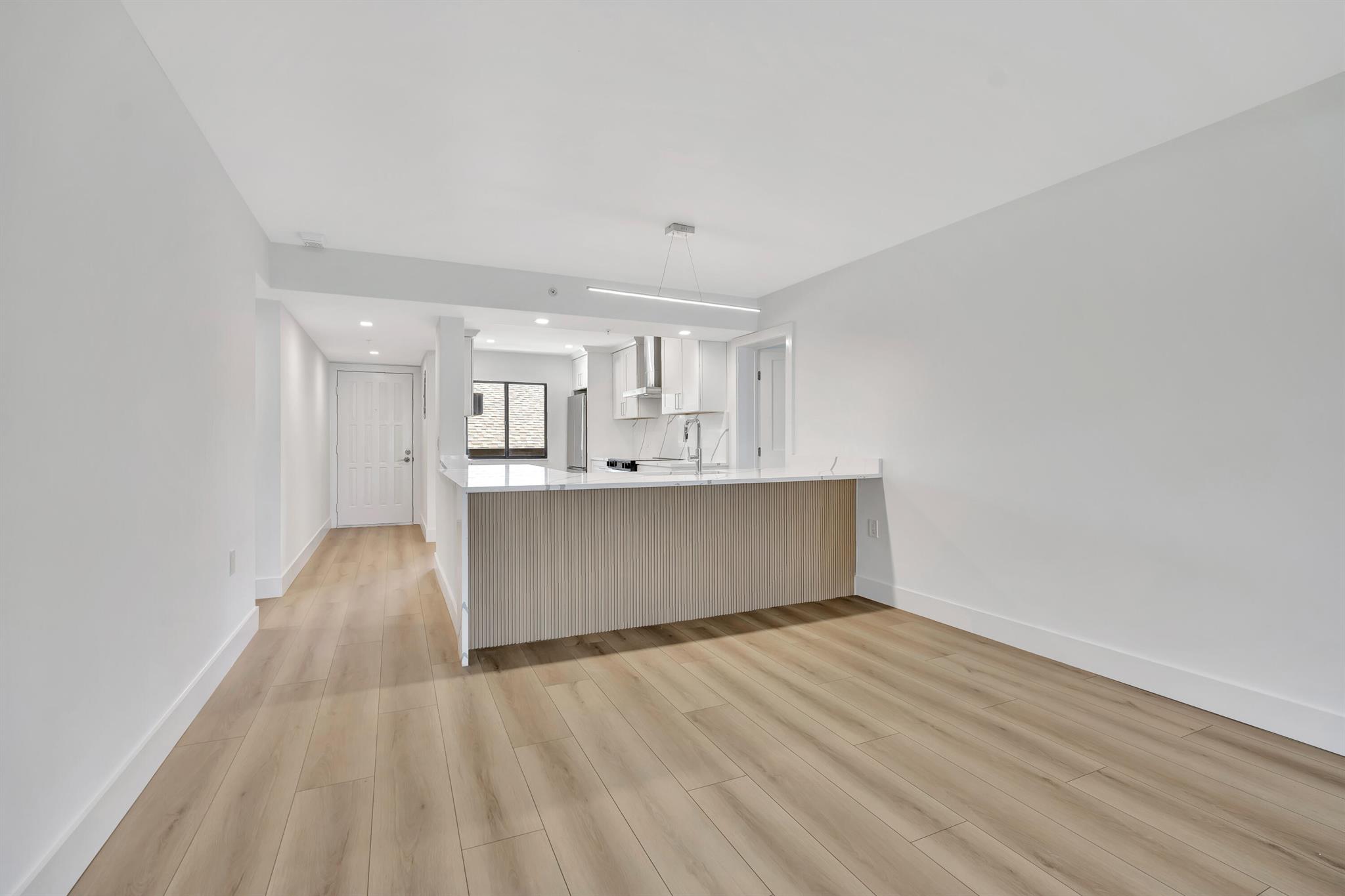 501 Seafarer Circle 204