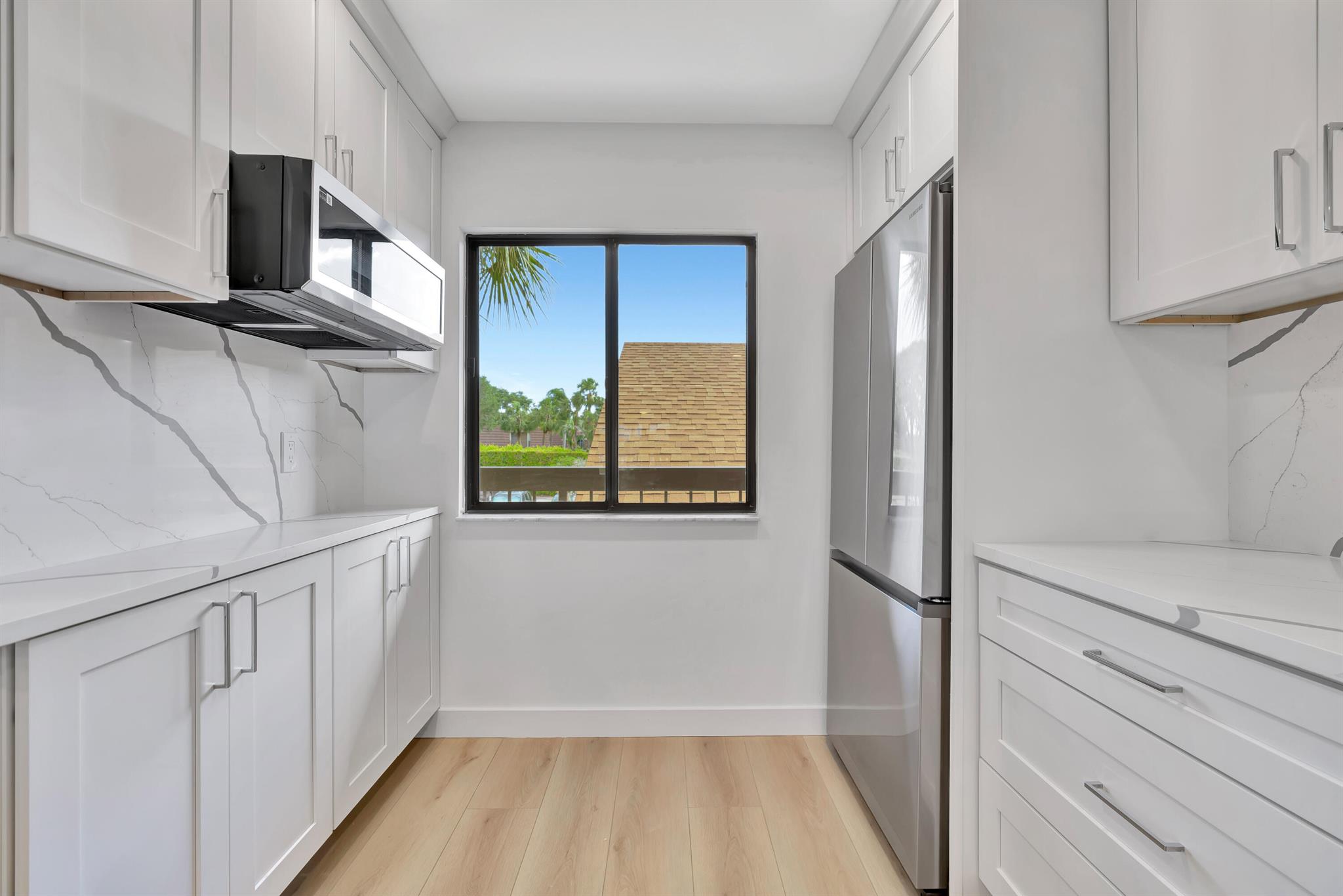 501 Seafarer Circle 204