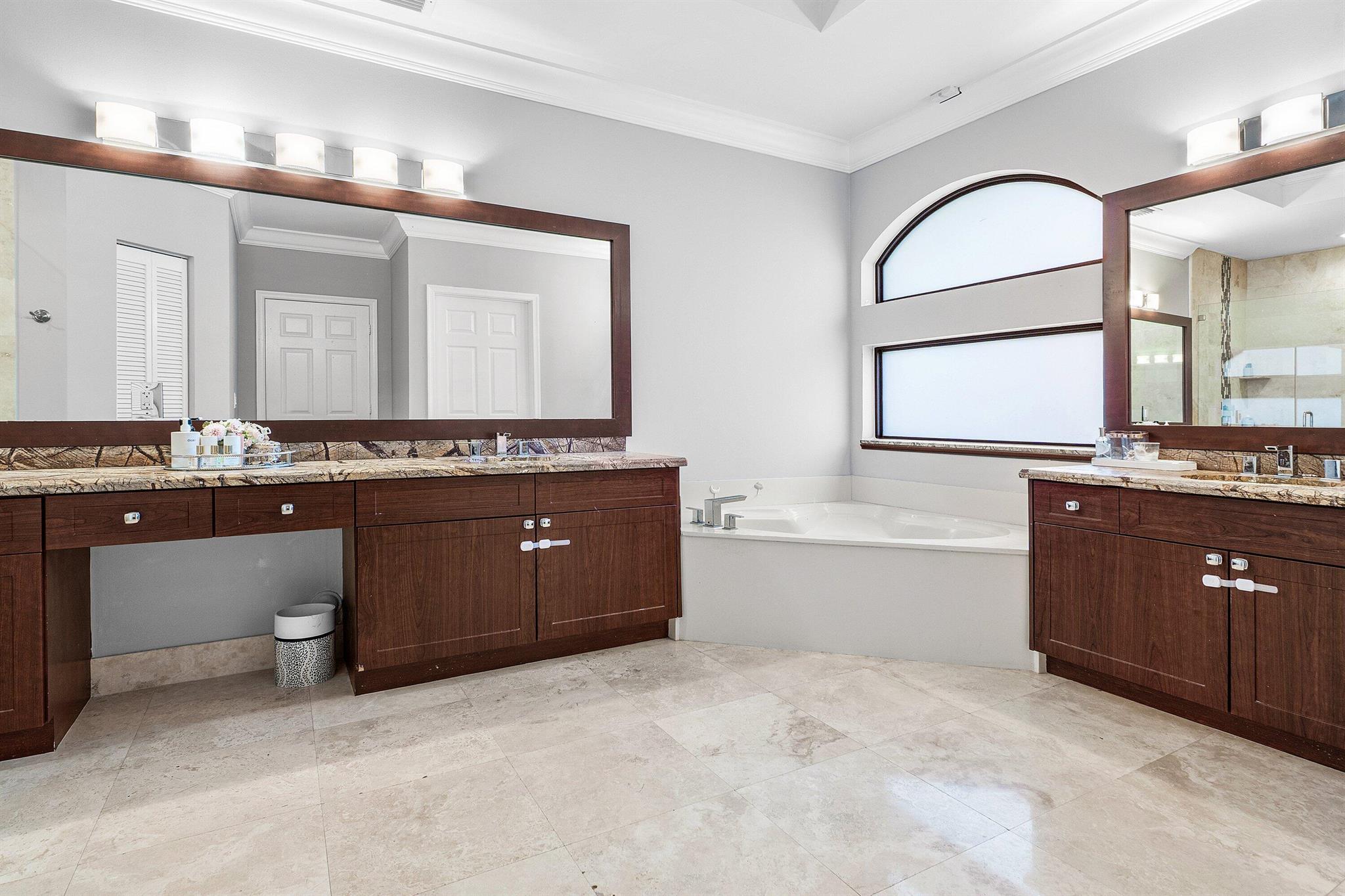 7056 NW 67th Terrace