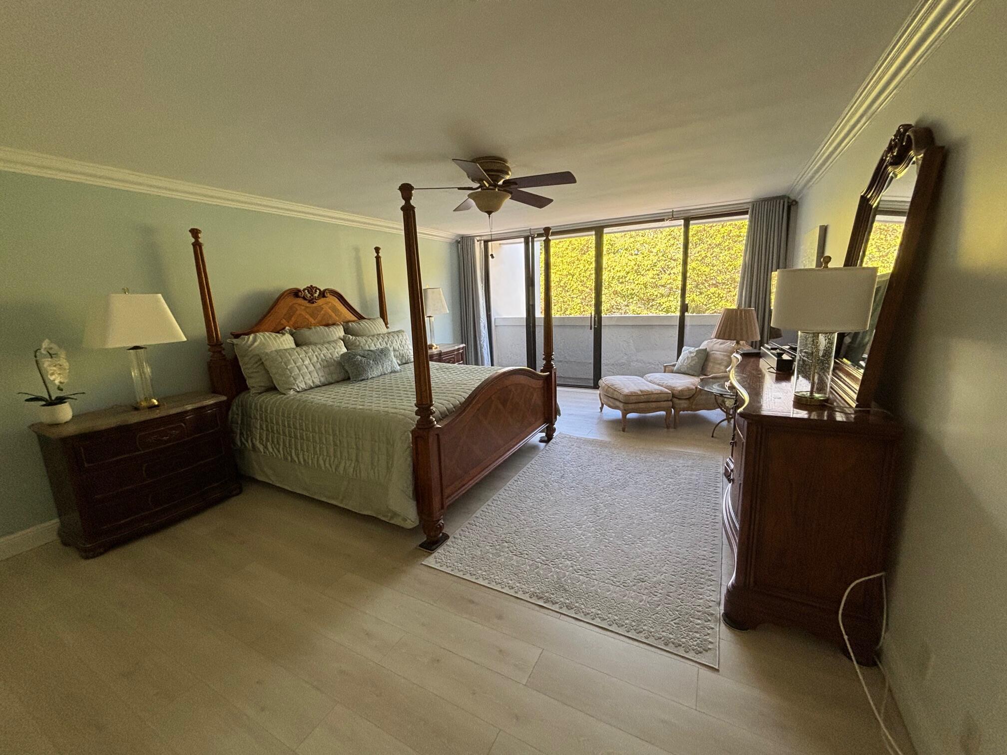 1170 Hillsboro Mile 302