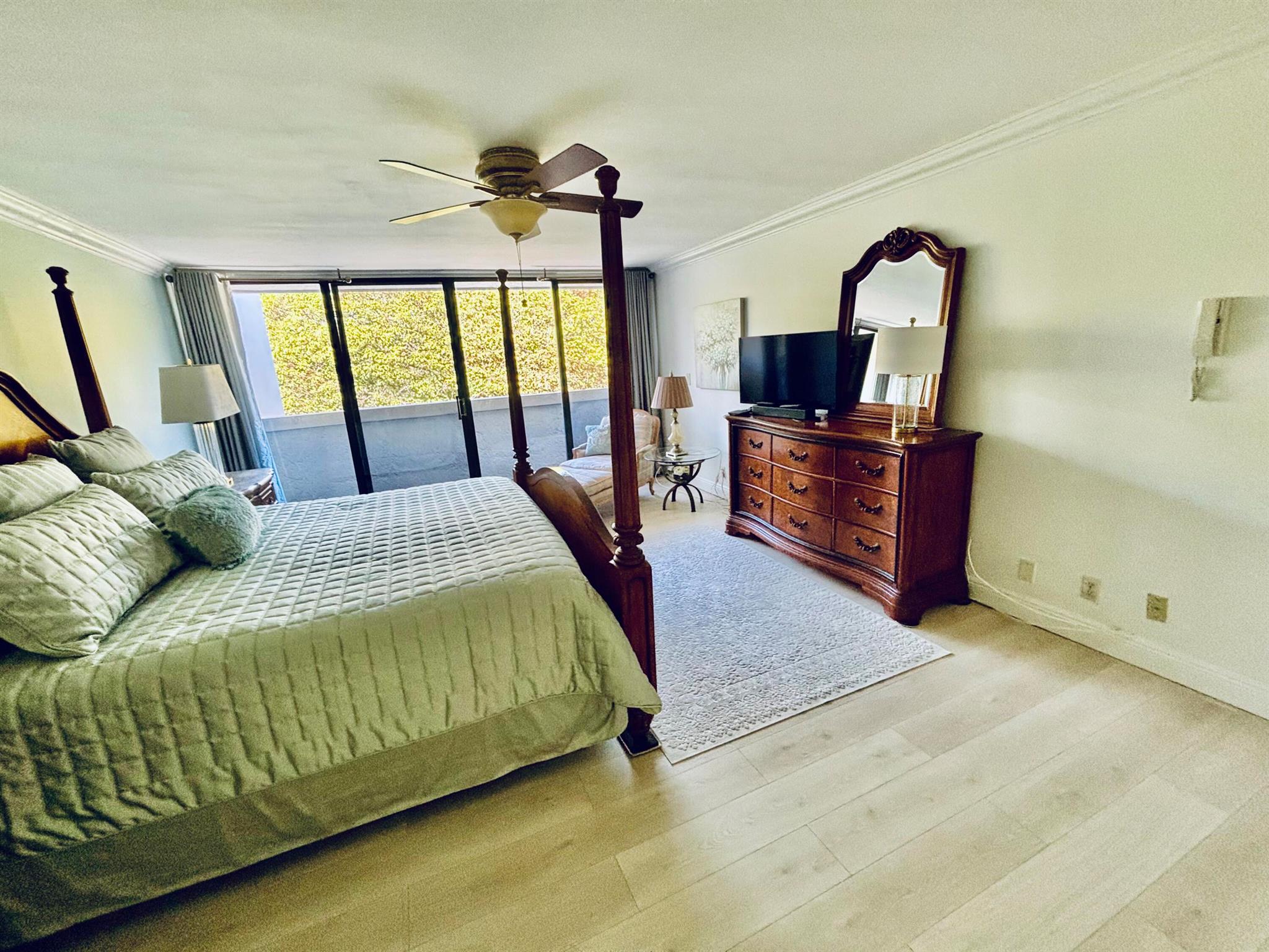 1170 Hillsboro Mile 302