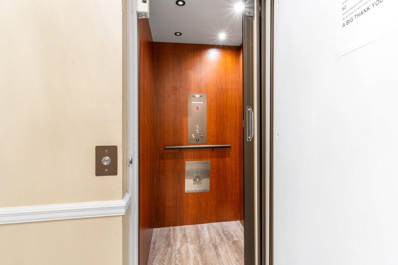 1170 Hillsboro Mile 302