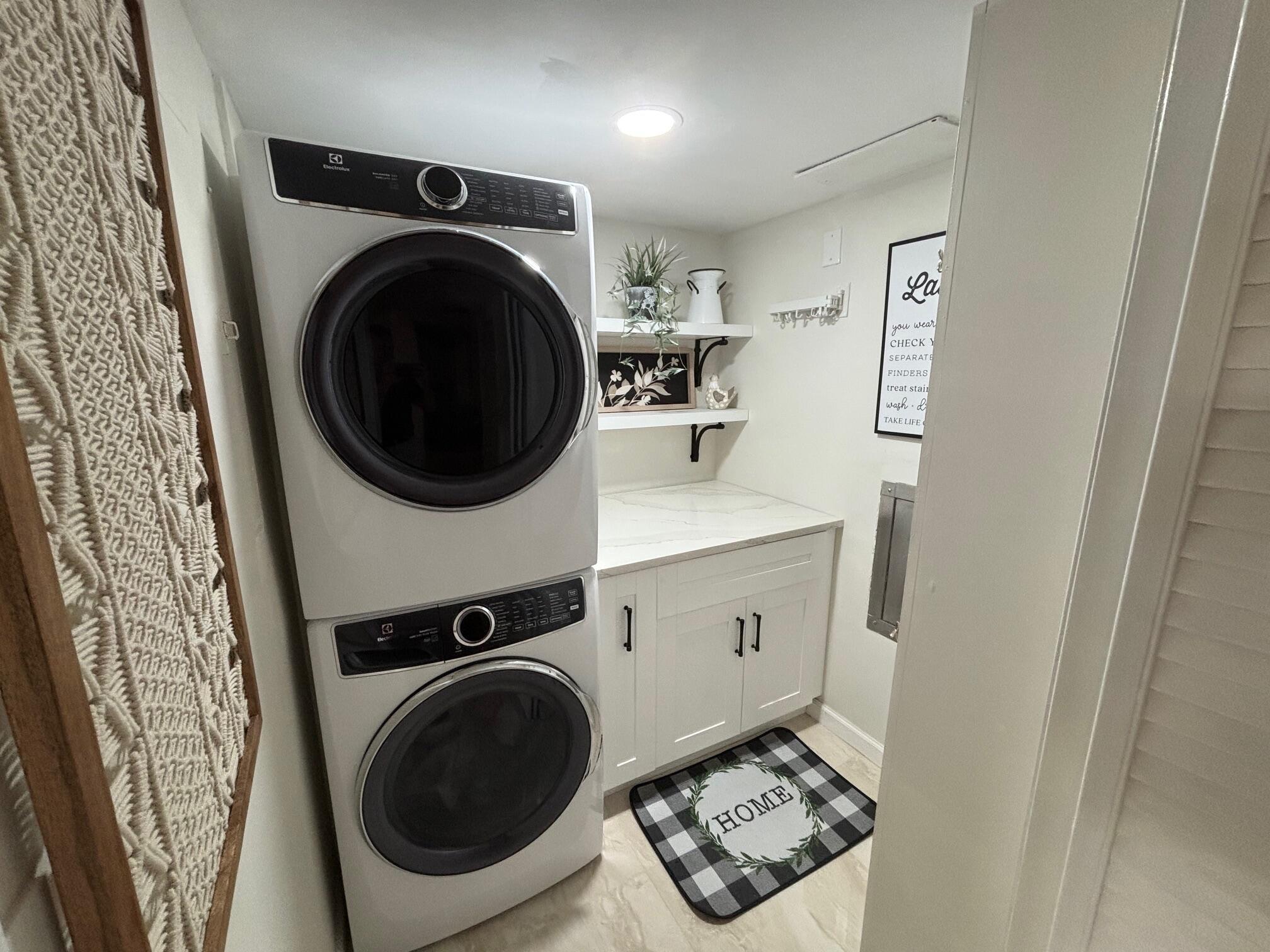 1170 Hillsboro Mile 302