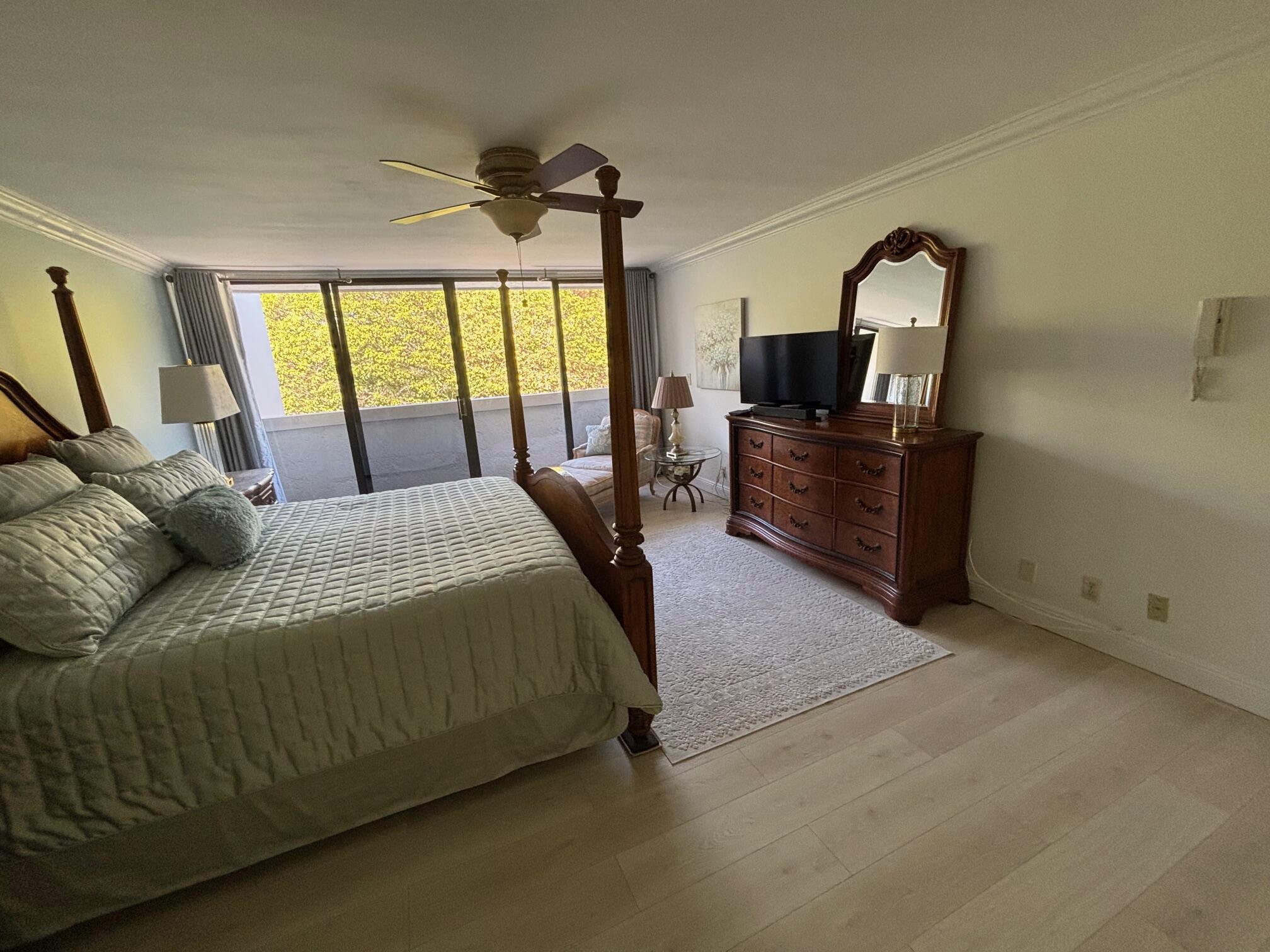 1170 Hillsboro Mile 302