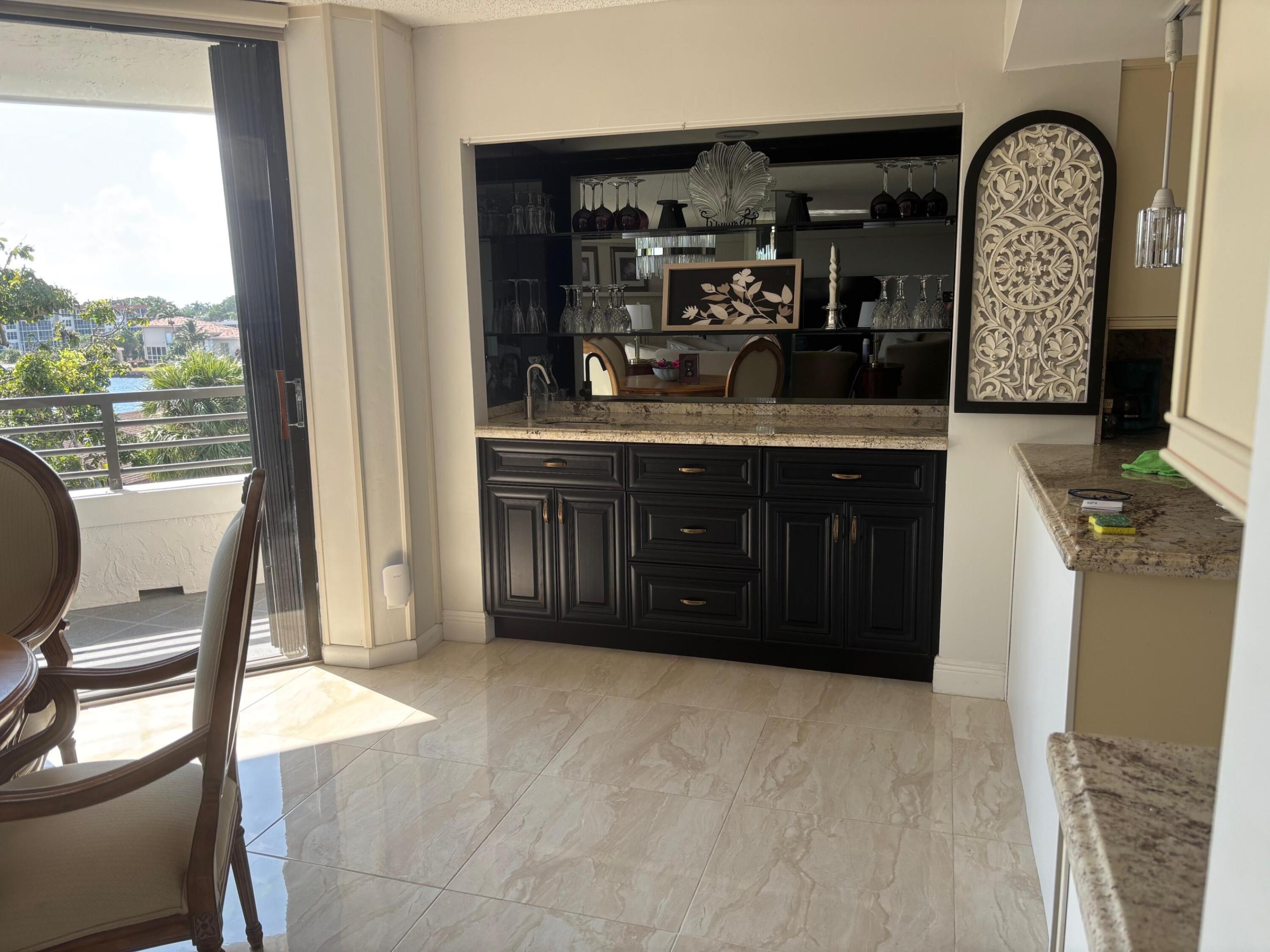 1170 Hillsboro Mile 302