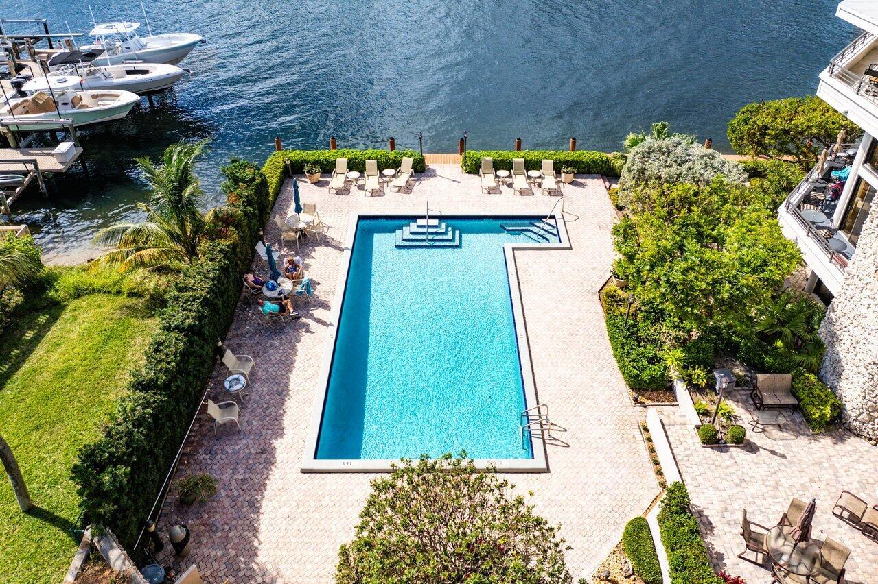 1170 Hillsboro Mile 302