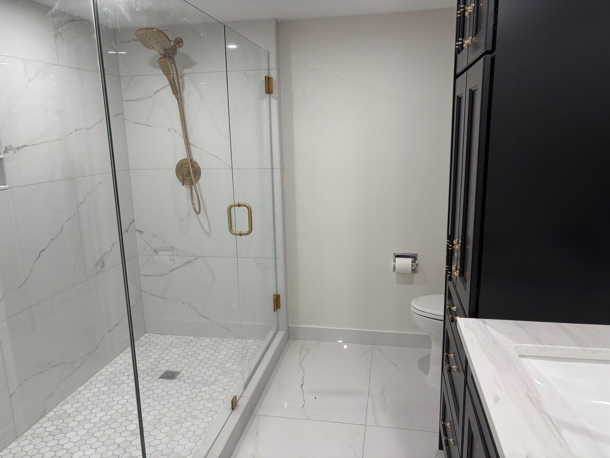 1170 Hillsboro Mile 302