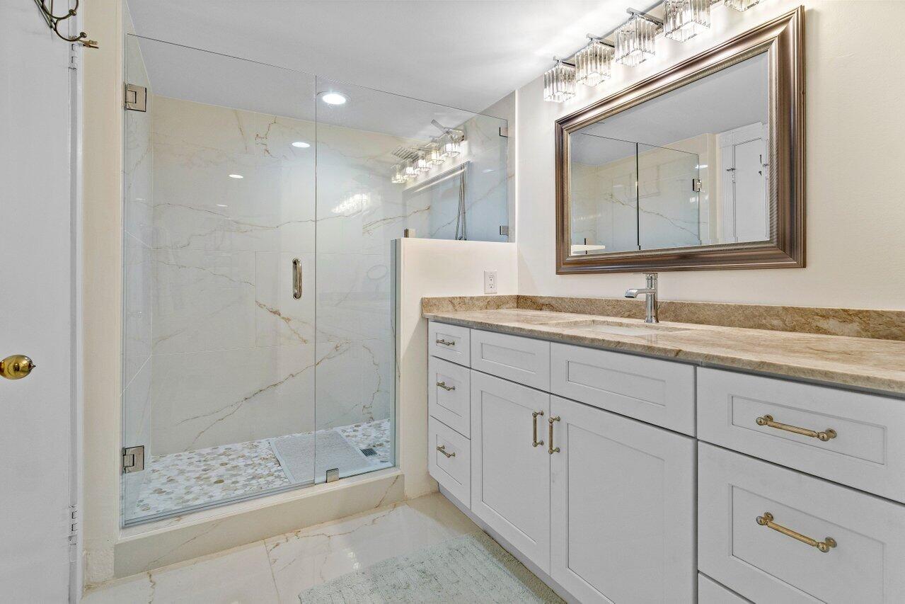 1170 Hillsboro Mile 302