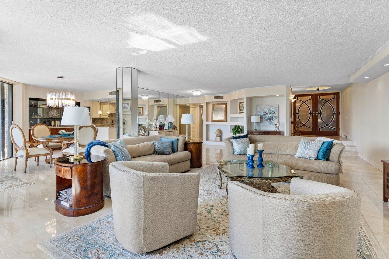 1170 Hillsboro Mile 302