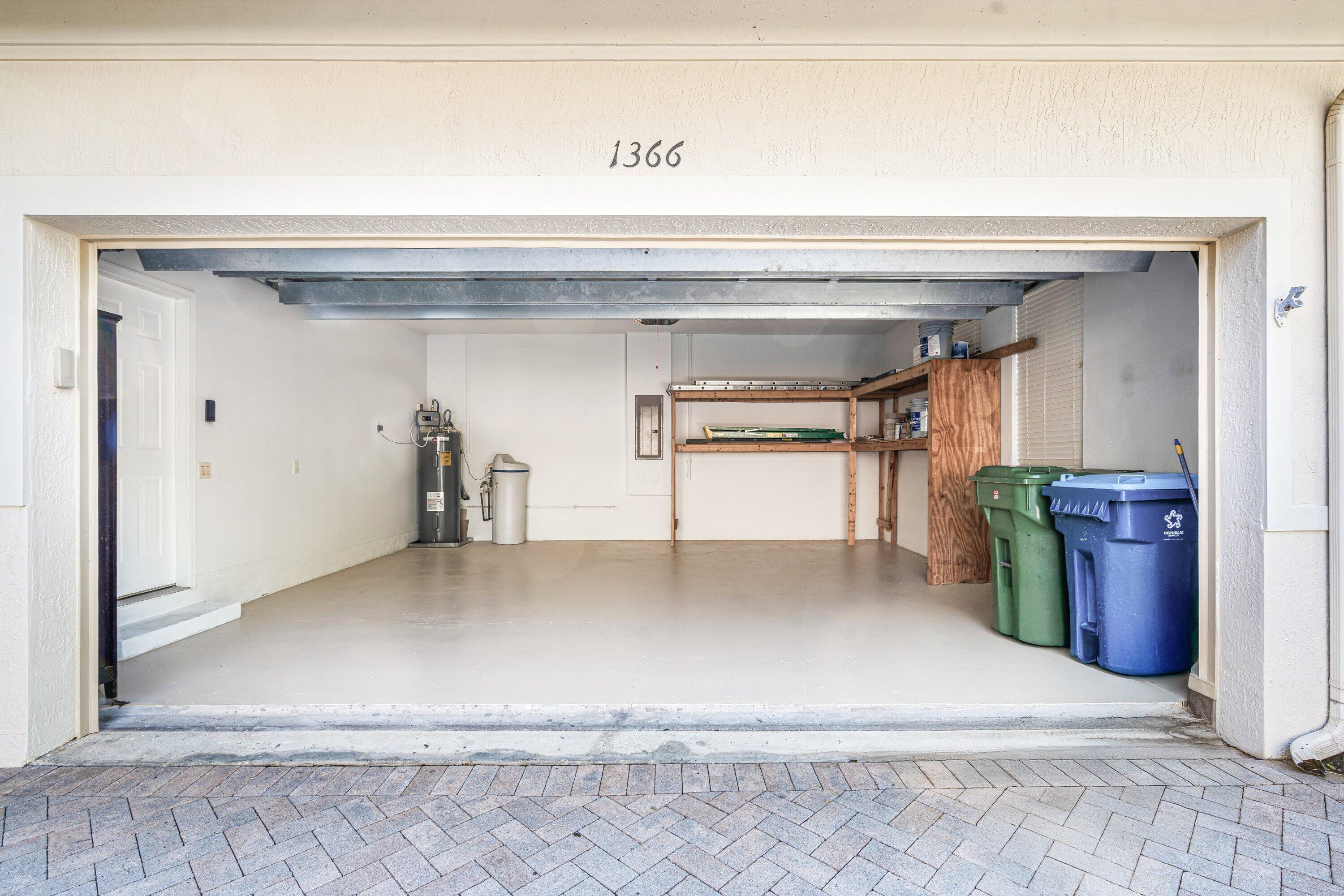 1366 Crossbill Court