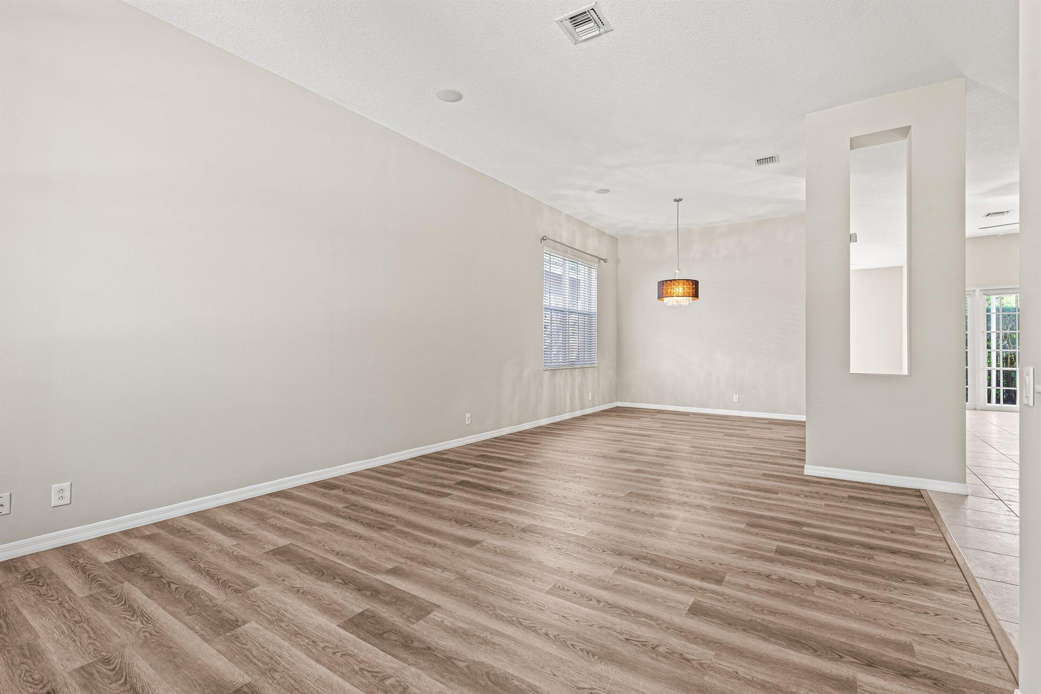 1366 Crossbill Court