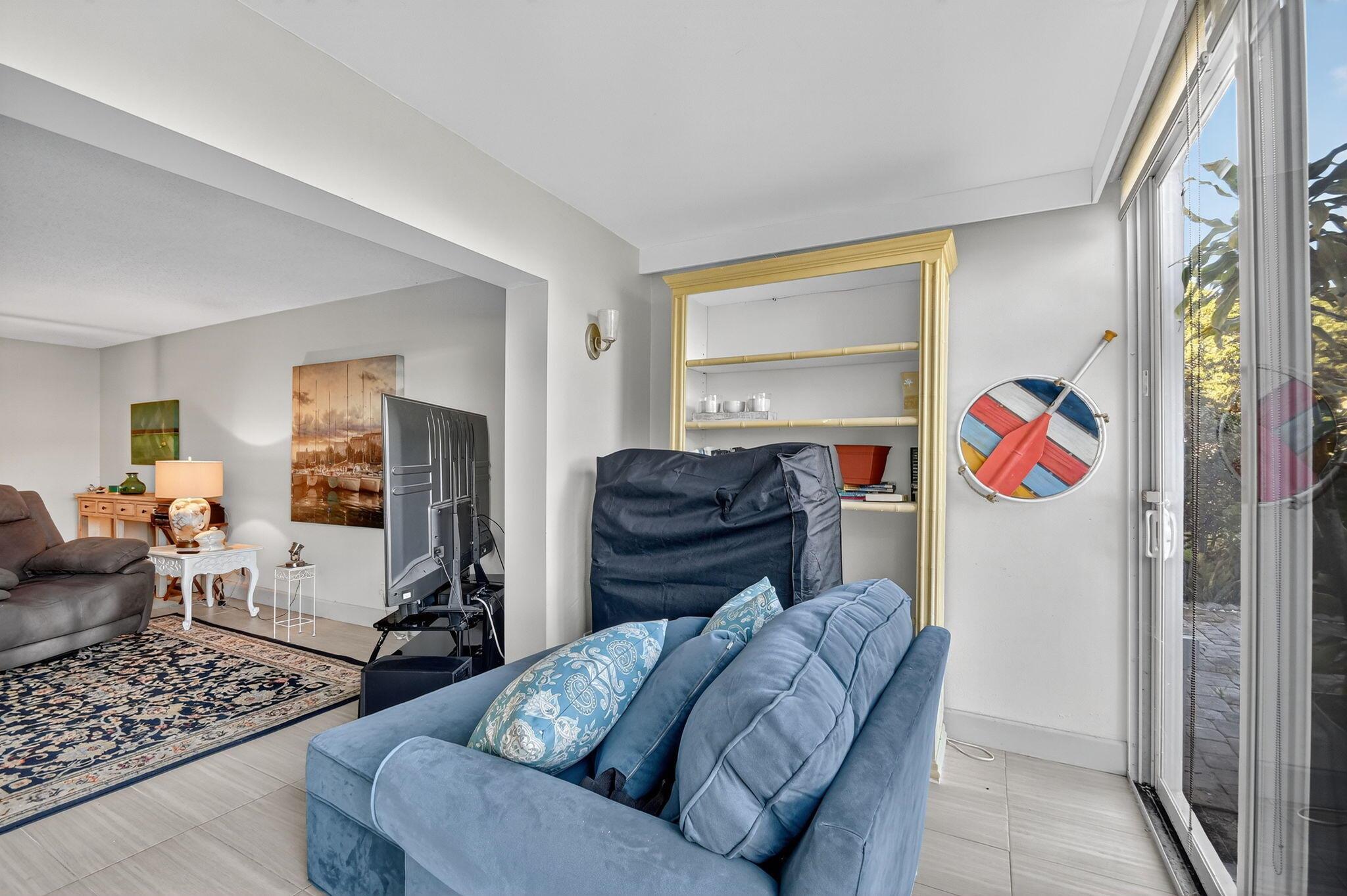 2400 NE 1st Lane 102