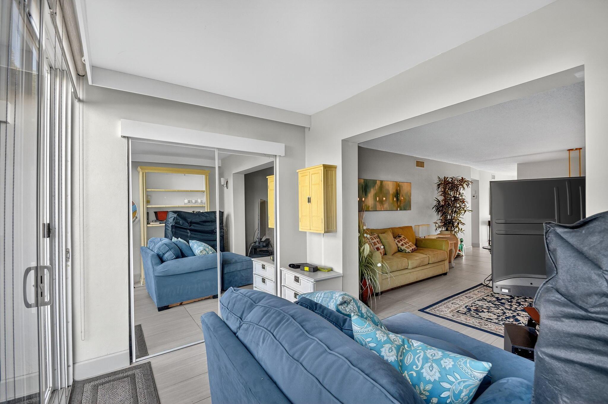 2400 NE 1st Lane 102