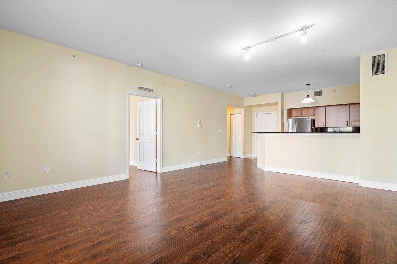 250 NE 3rd Avenue 1-205