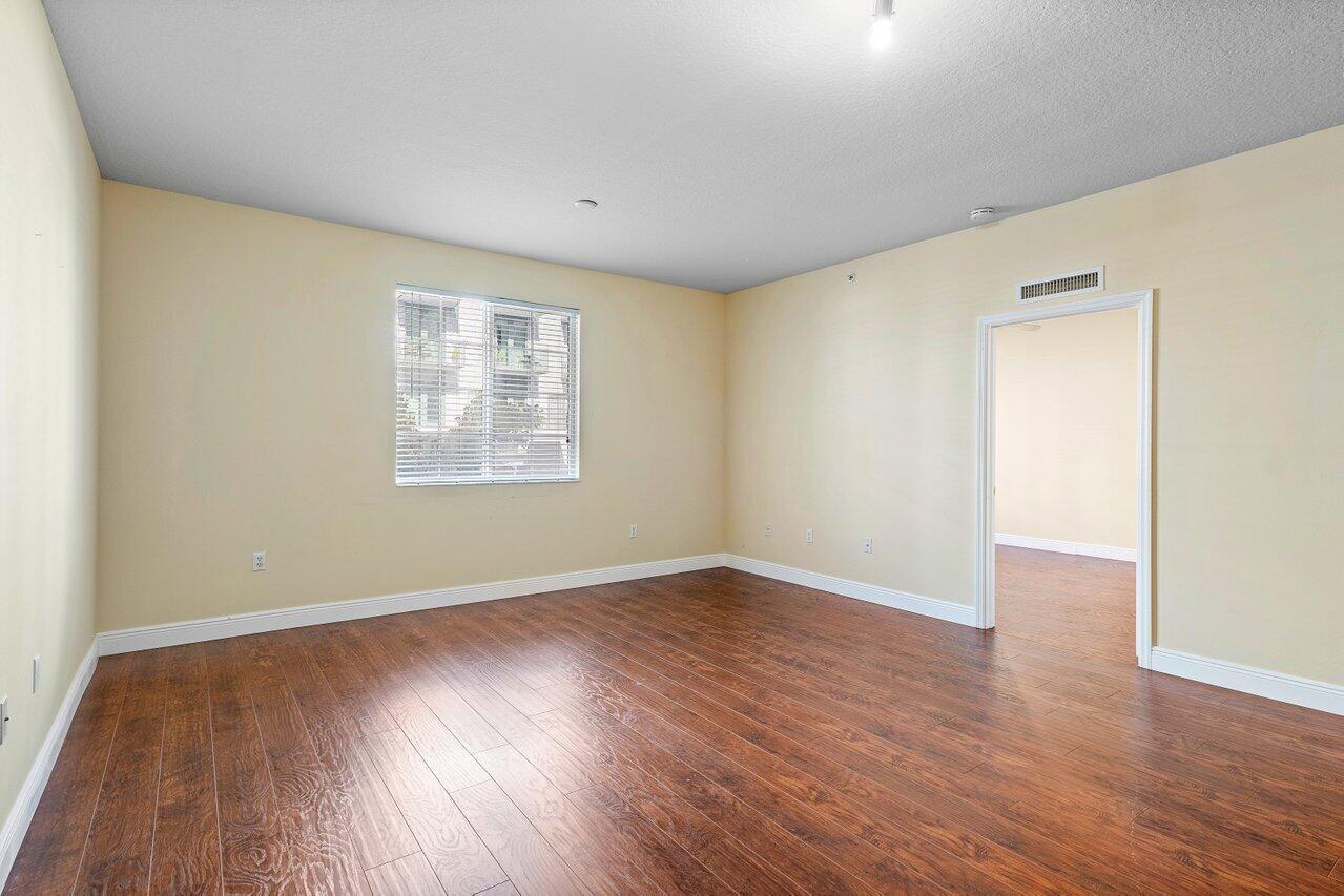 250 NE 3rd Avenue 1-205