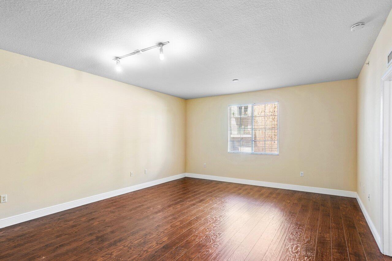 250 NE 3rd Avenue 1-205