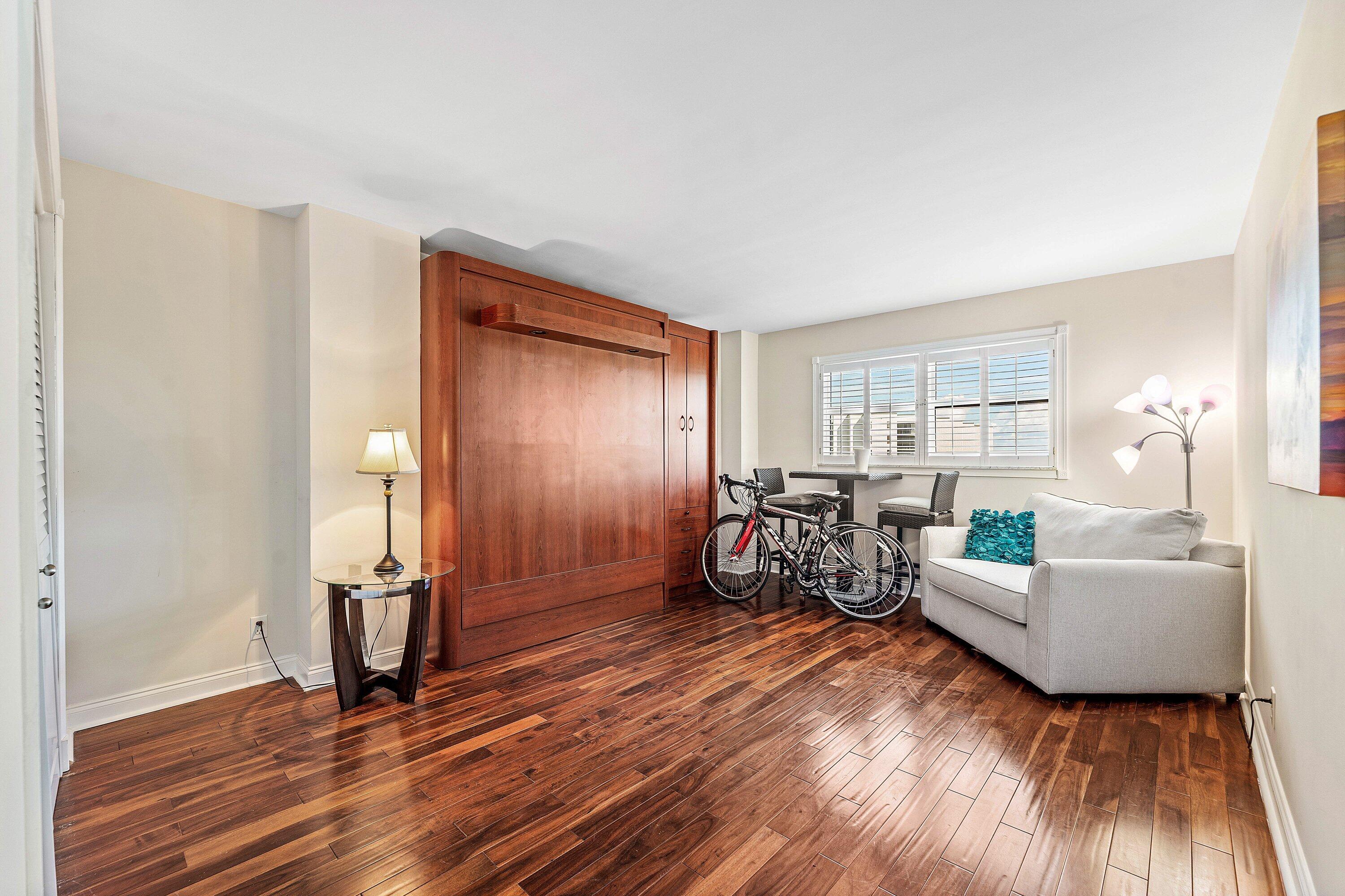 1160 Hillsboro Mile 607