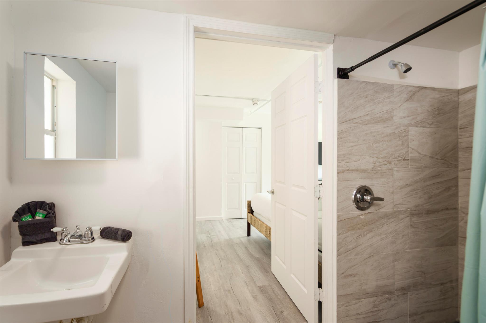 1020 N Riverside Drive 4