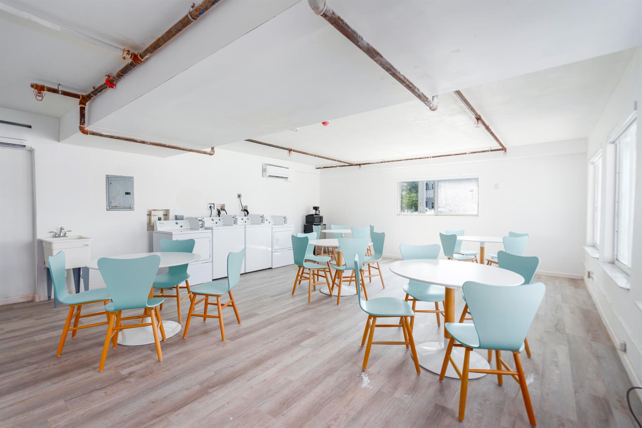 1020 N Riverside Drive 4