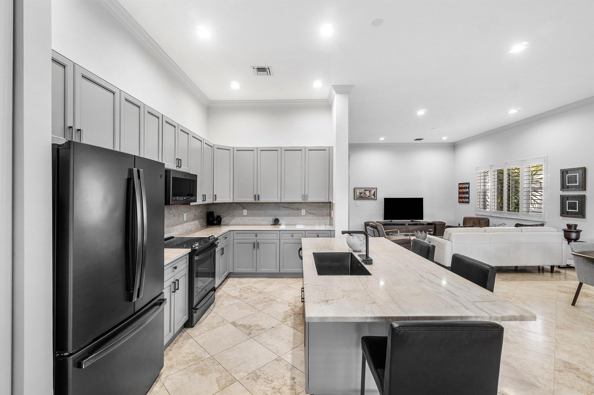 7880 New Holland Way