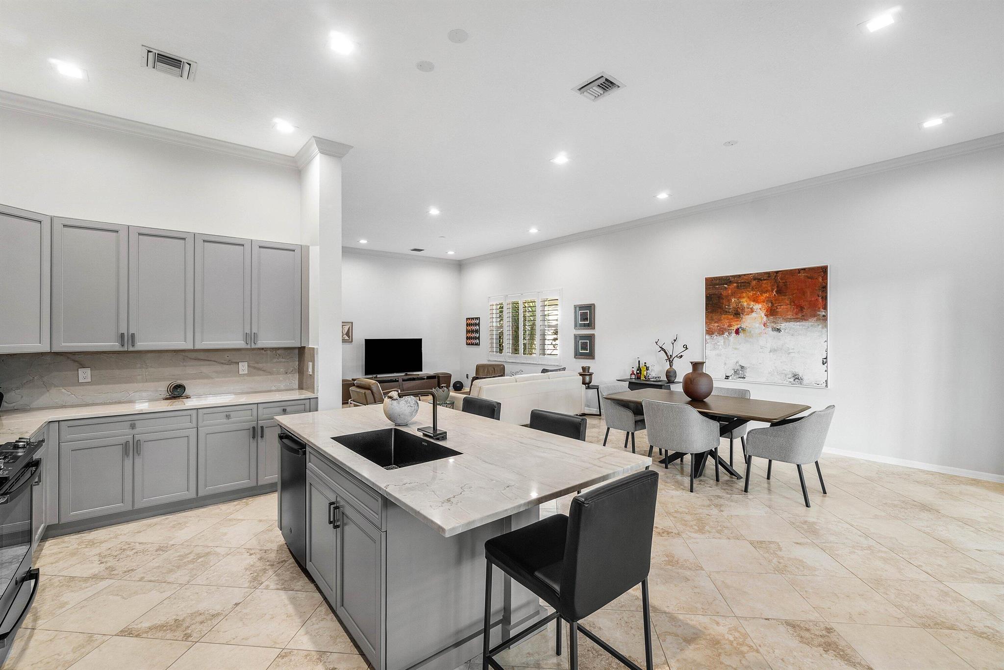 7880 New Holland Way