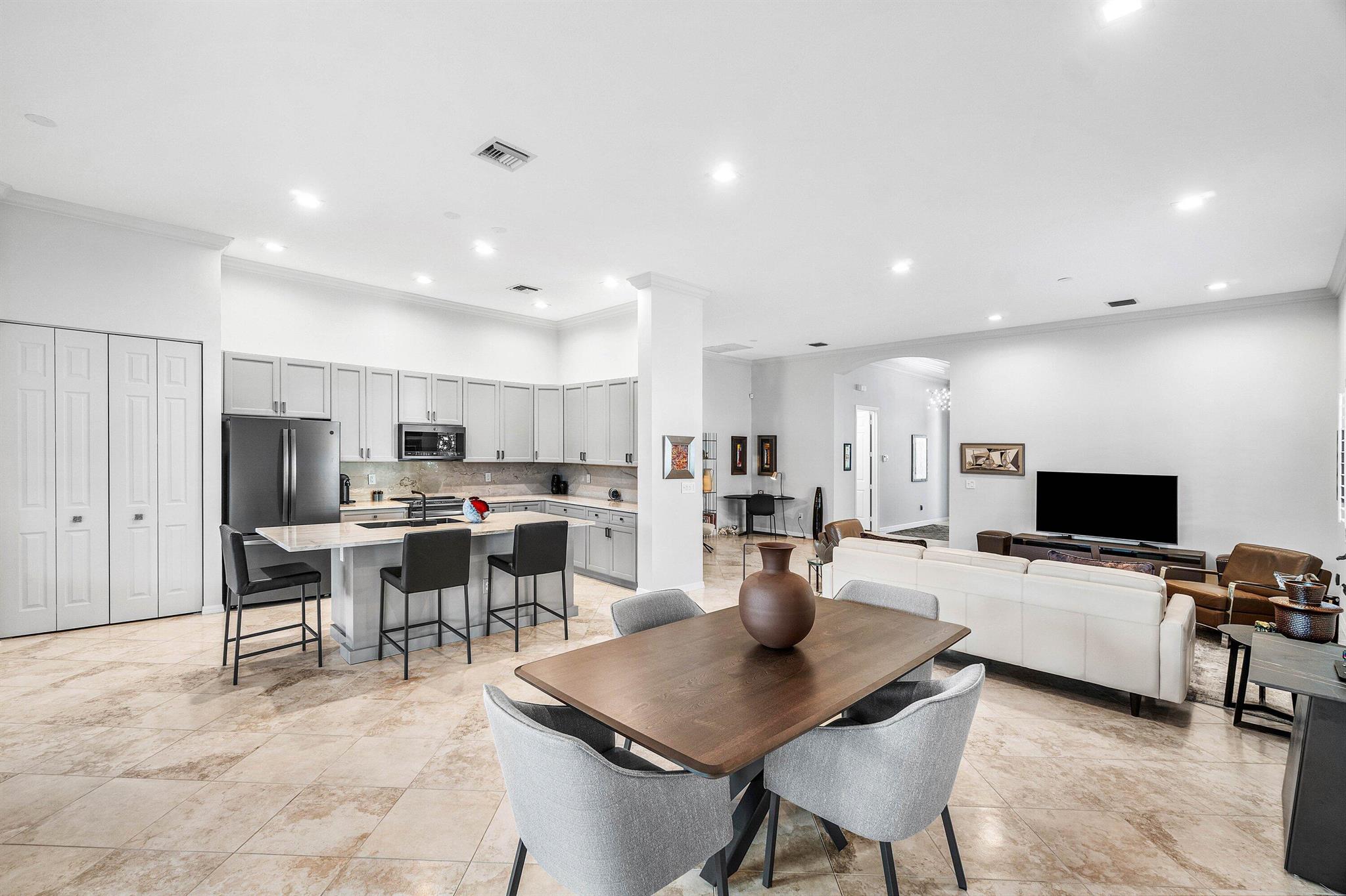 7880 New Holland Way