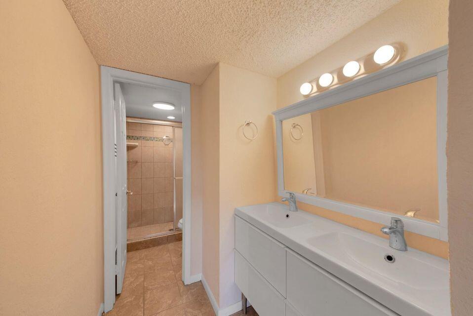 2206 NW 39th Avenue
