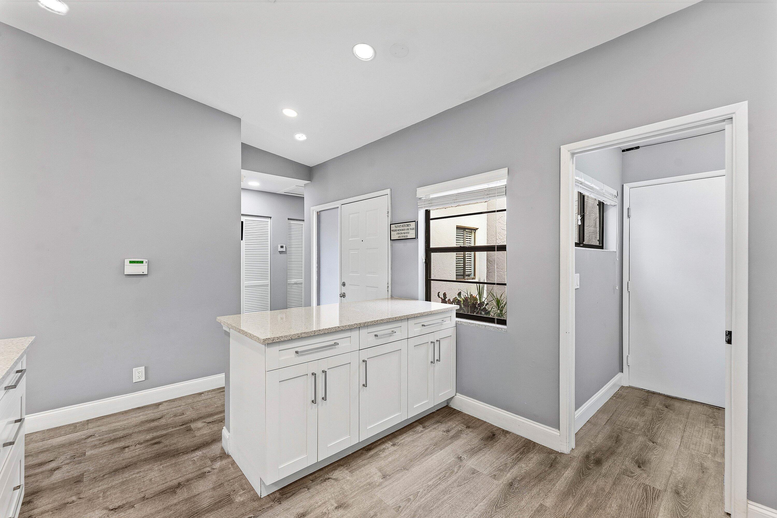 6112 Kings Gate Circle