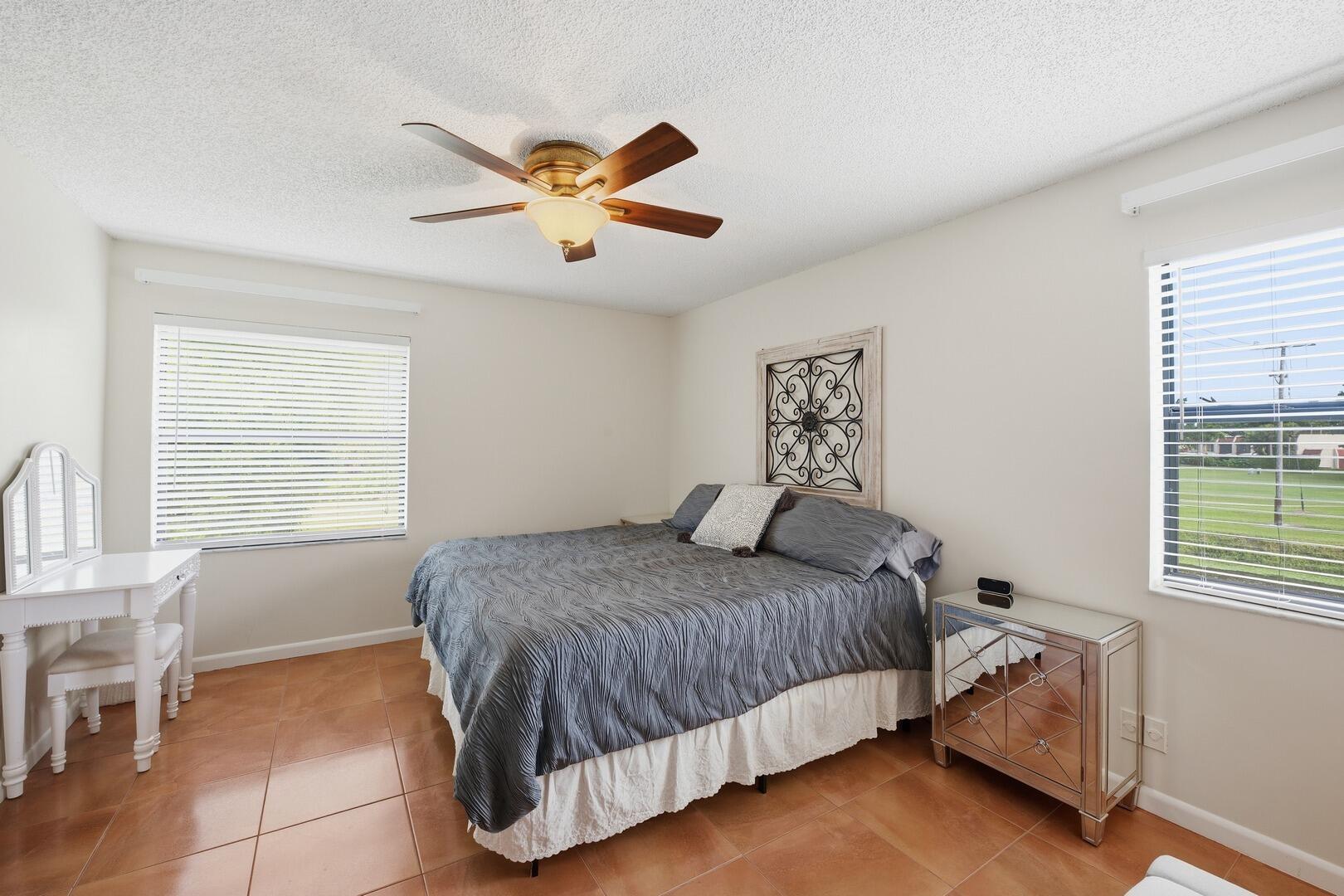 4542 Lucerne Lakes Boulevard E 206