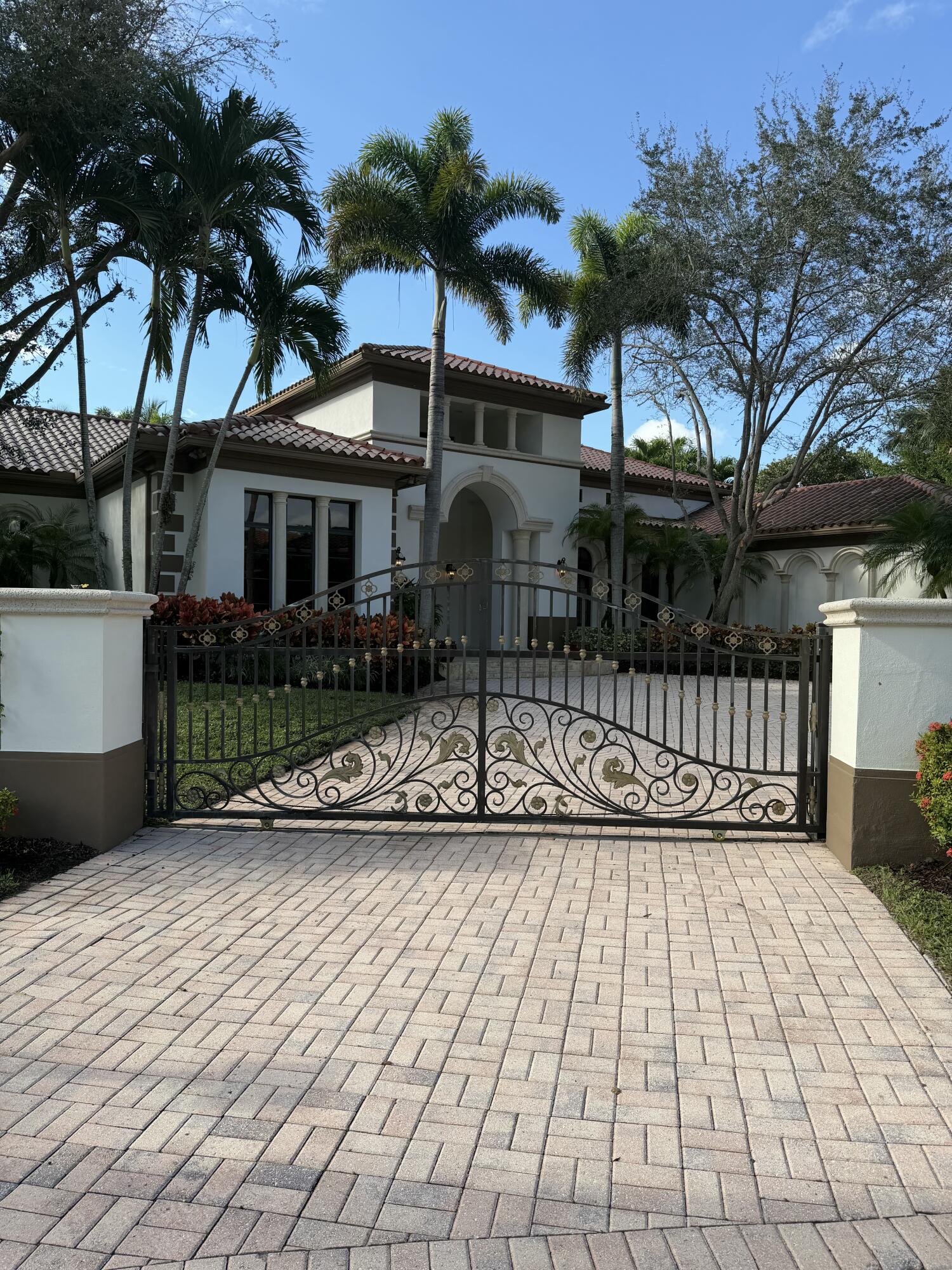 5752 Vintage Oaks Circle