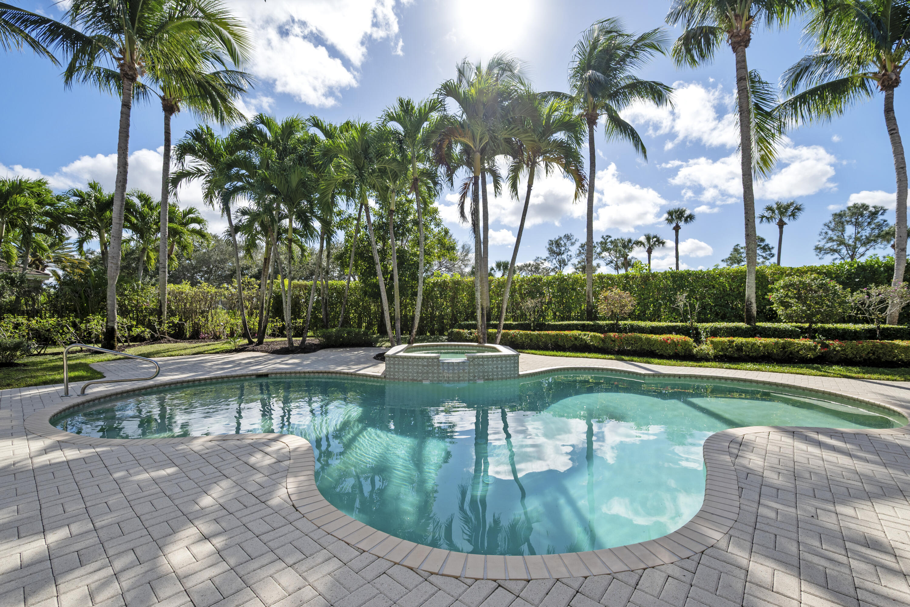 5752 Vintage Oaks Circle