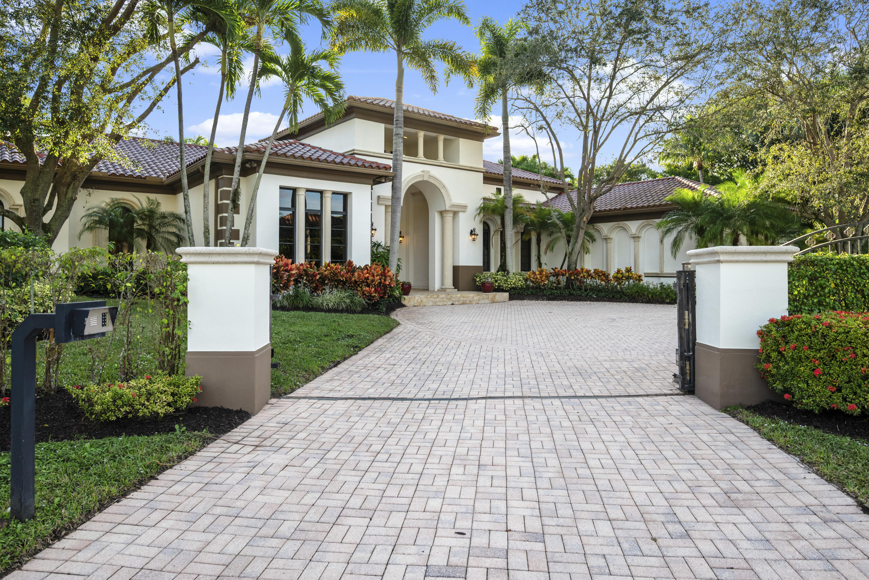 5752 Vintage Oaks Circle