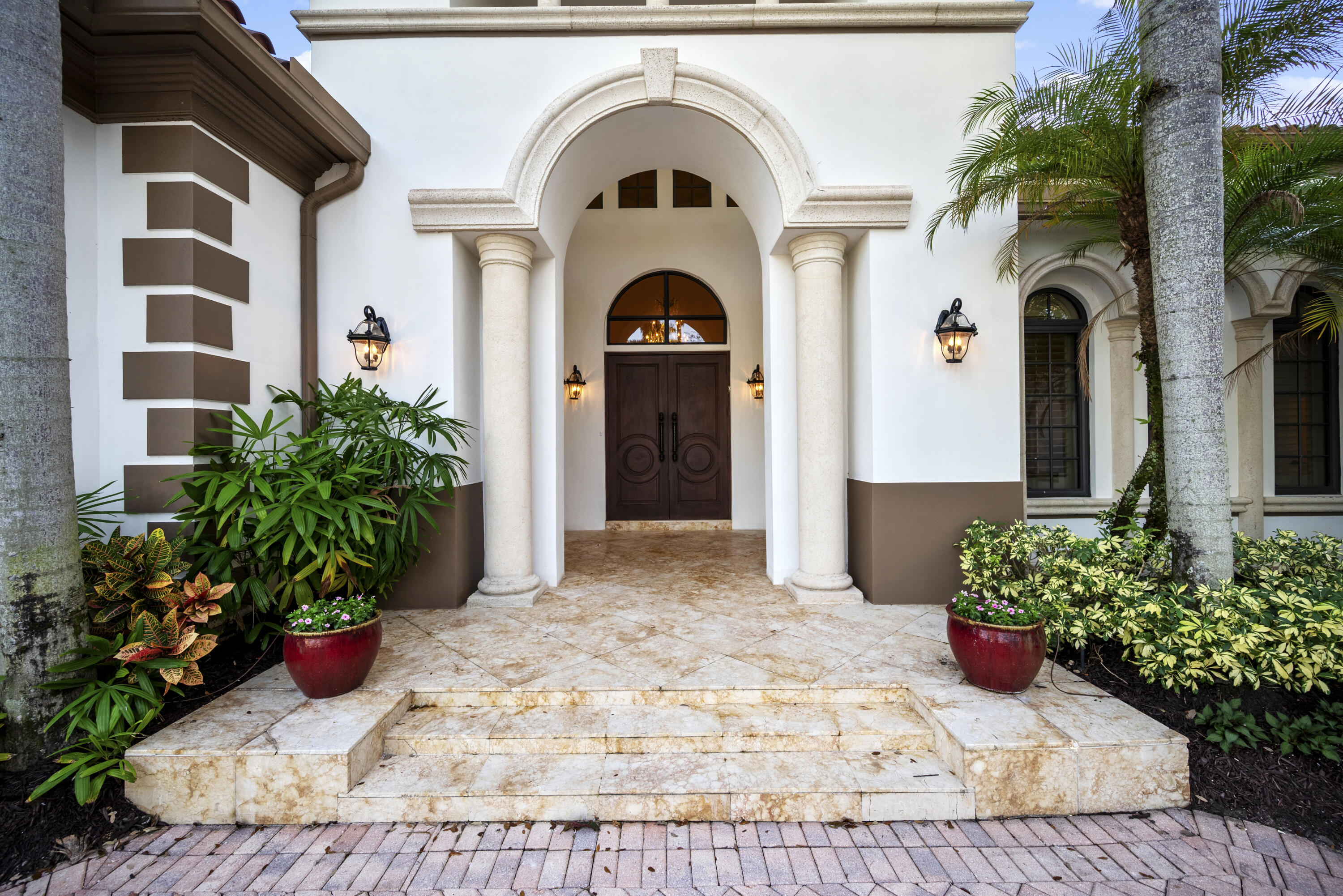 5752 Vintage Oaks Circle