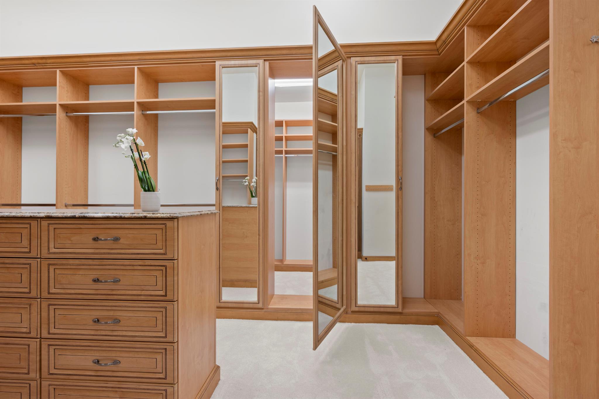 5752 Vintage Oaks Circle