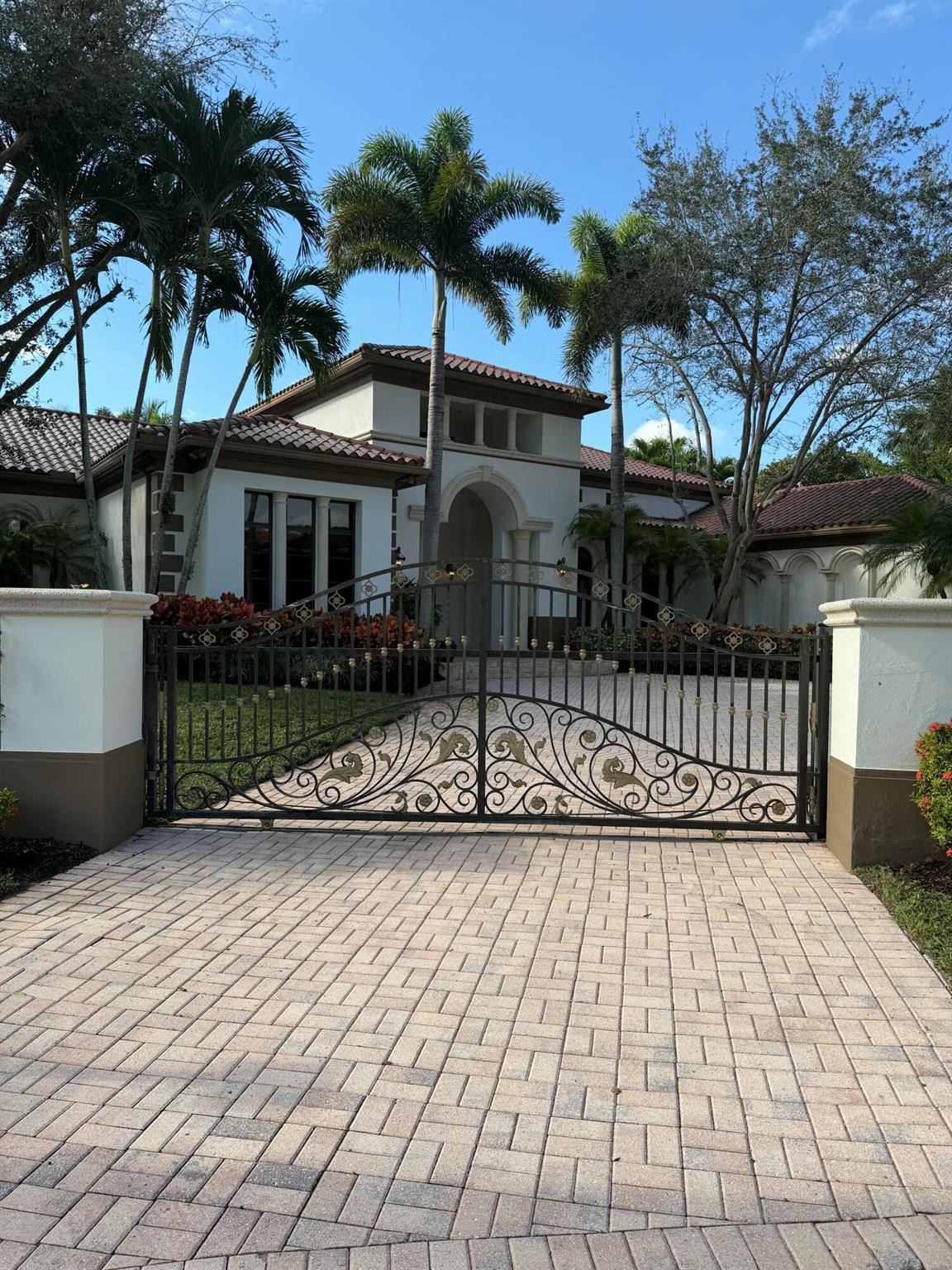 5752 Vintage Oaks Circle