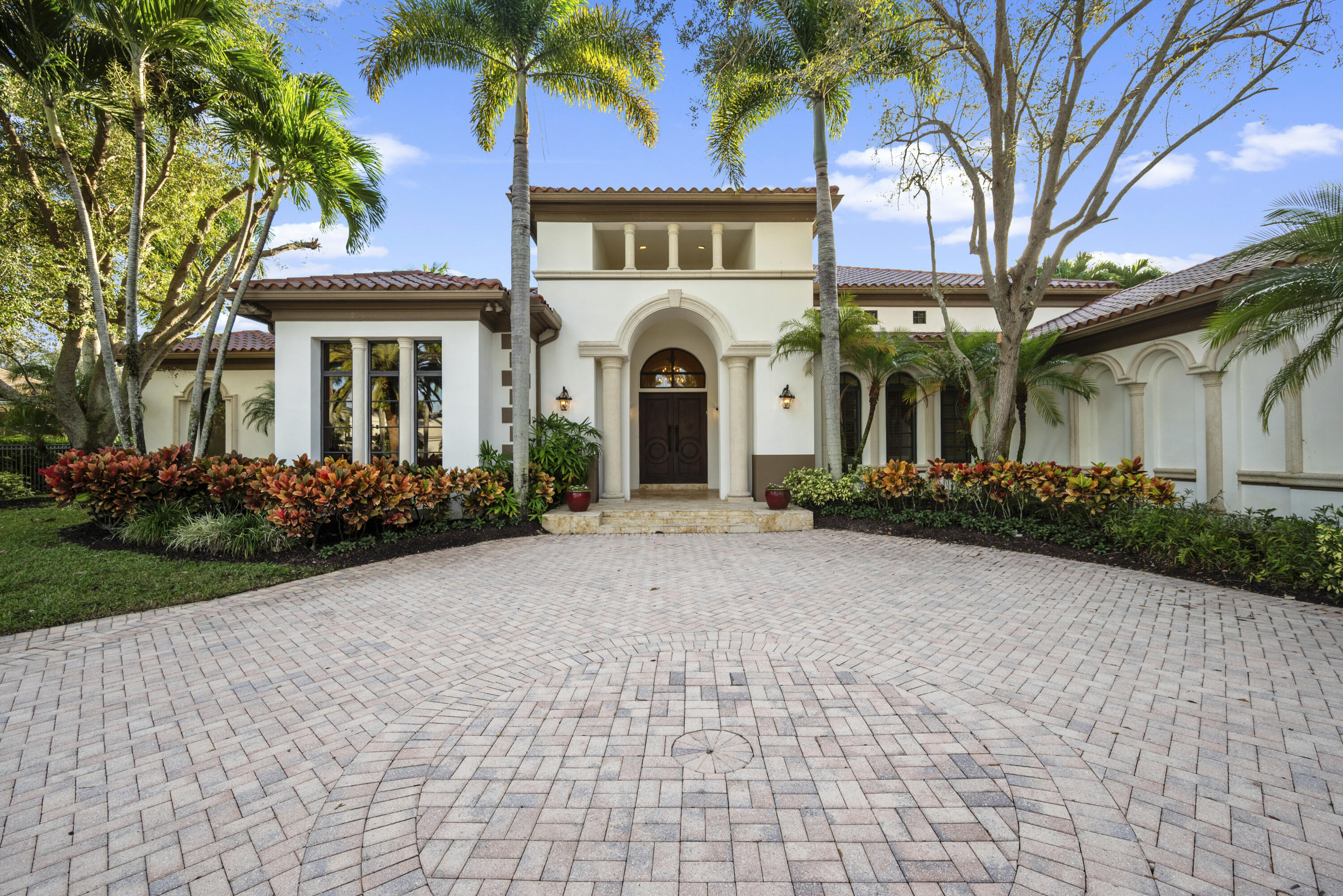 5752 Vintage Oaks Circle
