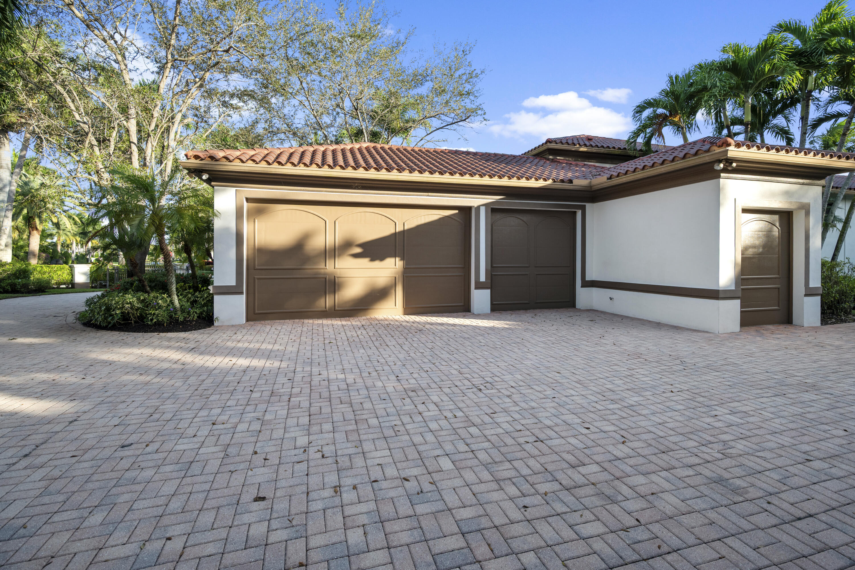 5752 Vintage Oaks Circle
