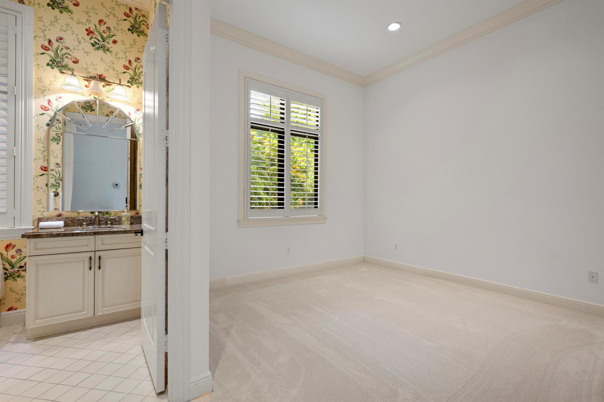 5752 Vintage Oaks Circle