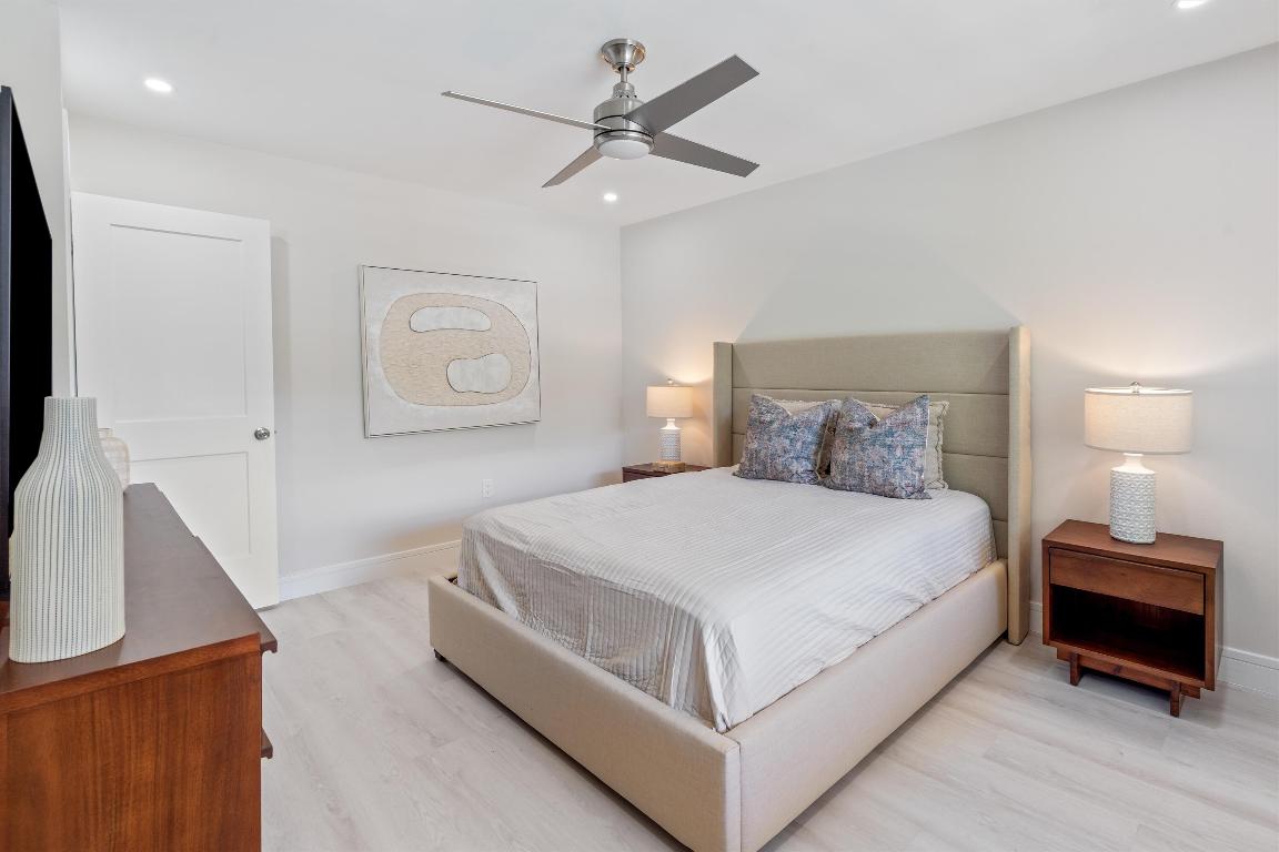 17 Stratford Drive E C