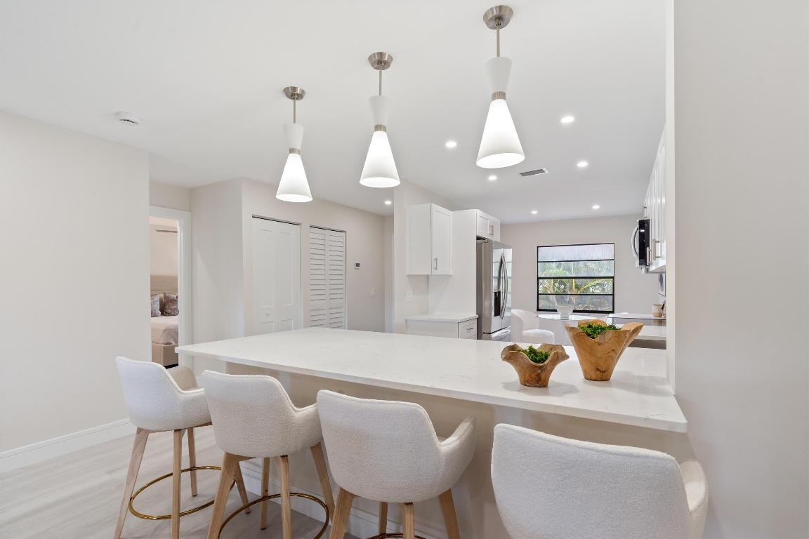 17 Stratford Drive E C