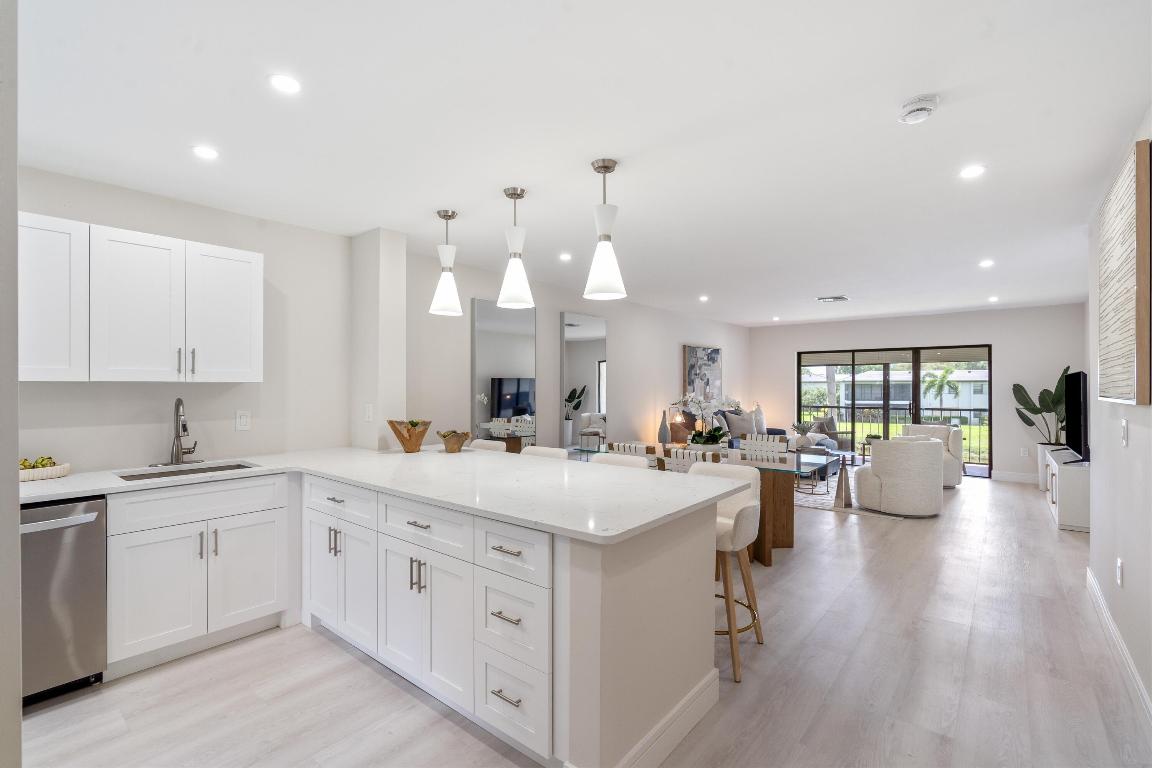 17 Stratford Drive E C